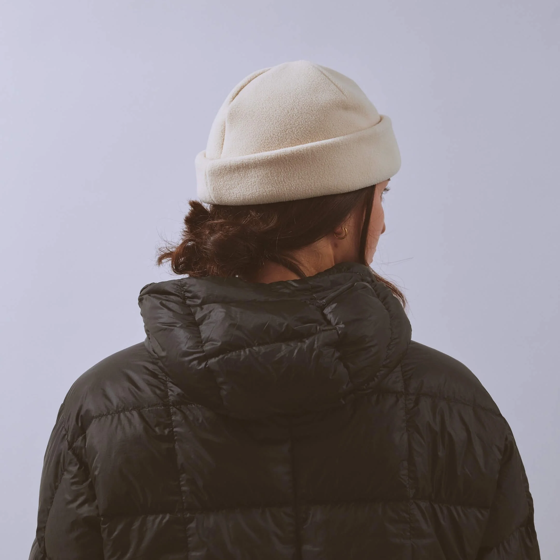 vaga-fleece-beanie-running-hat-ecru-model-back-angle.jpg