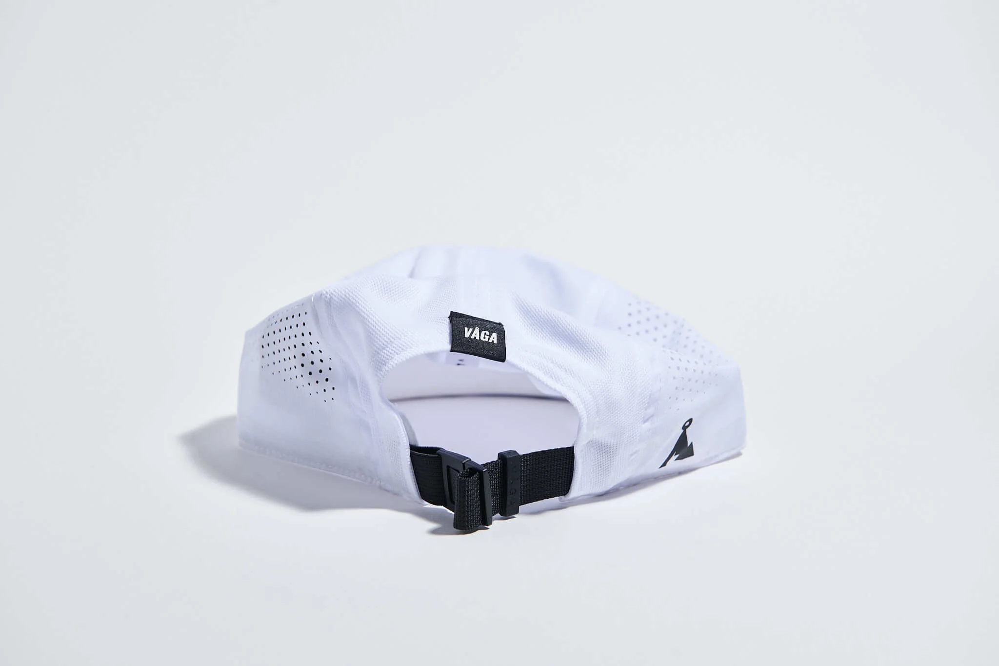 våga-feather-racing-cap-white-mist-grey-black-back.jpg