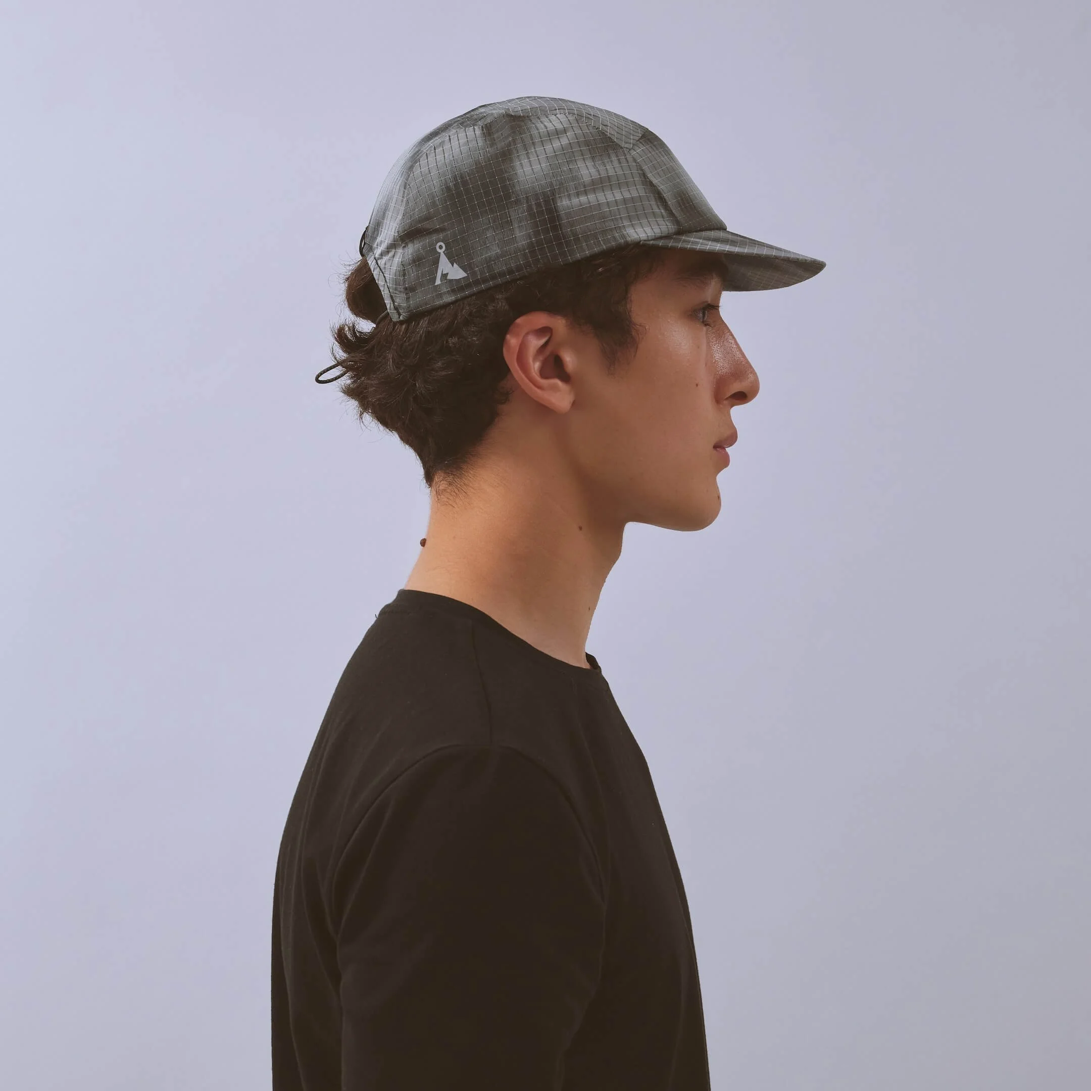 vaga-night-club-running-cap-black-grey-model-profile.jpg