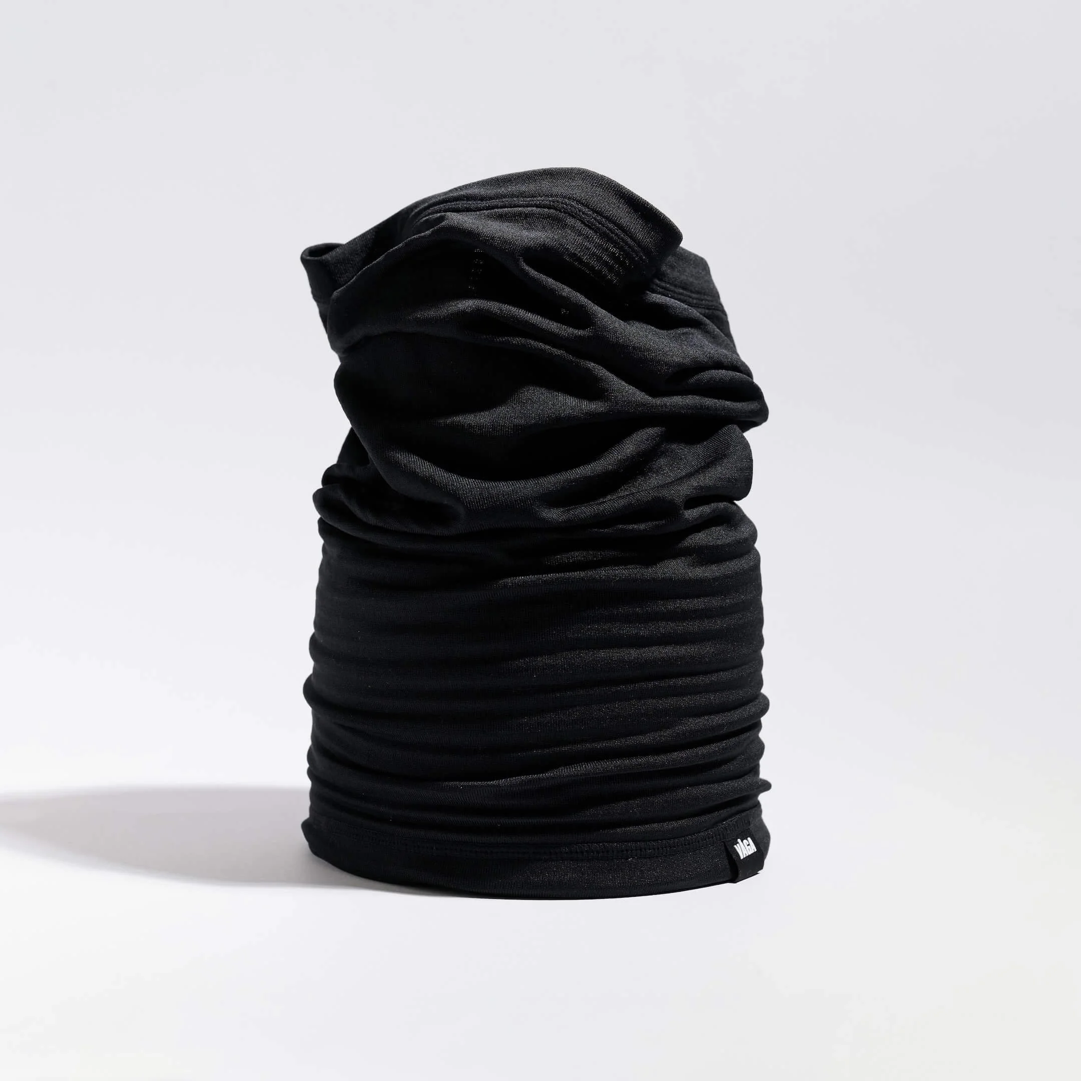 vaga-summit-performance-running-neck-gaiter-black-stood-angle.jpg