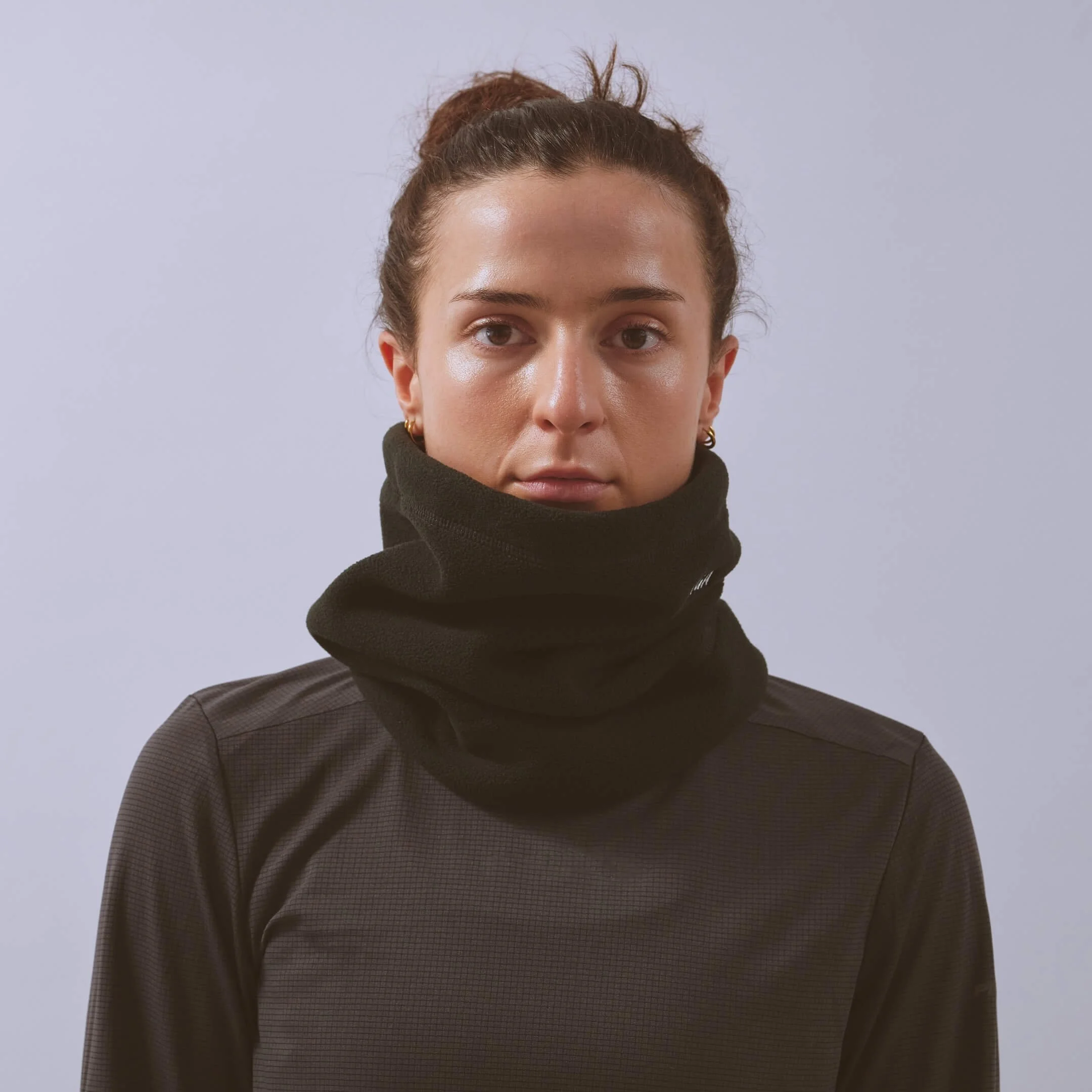 vaga-fleece-neck-gaiter-black-model-front.jpg