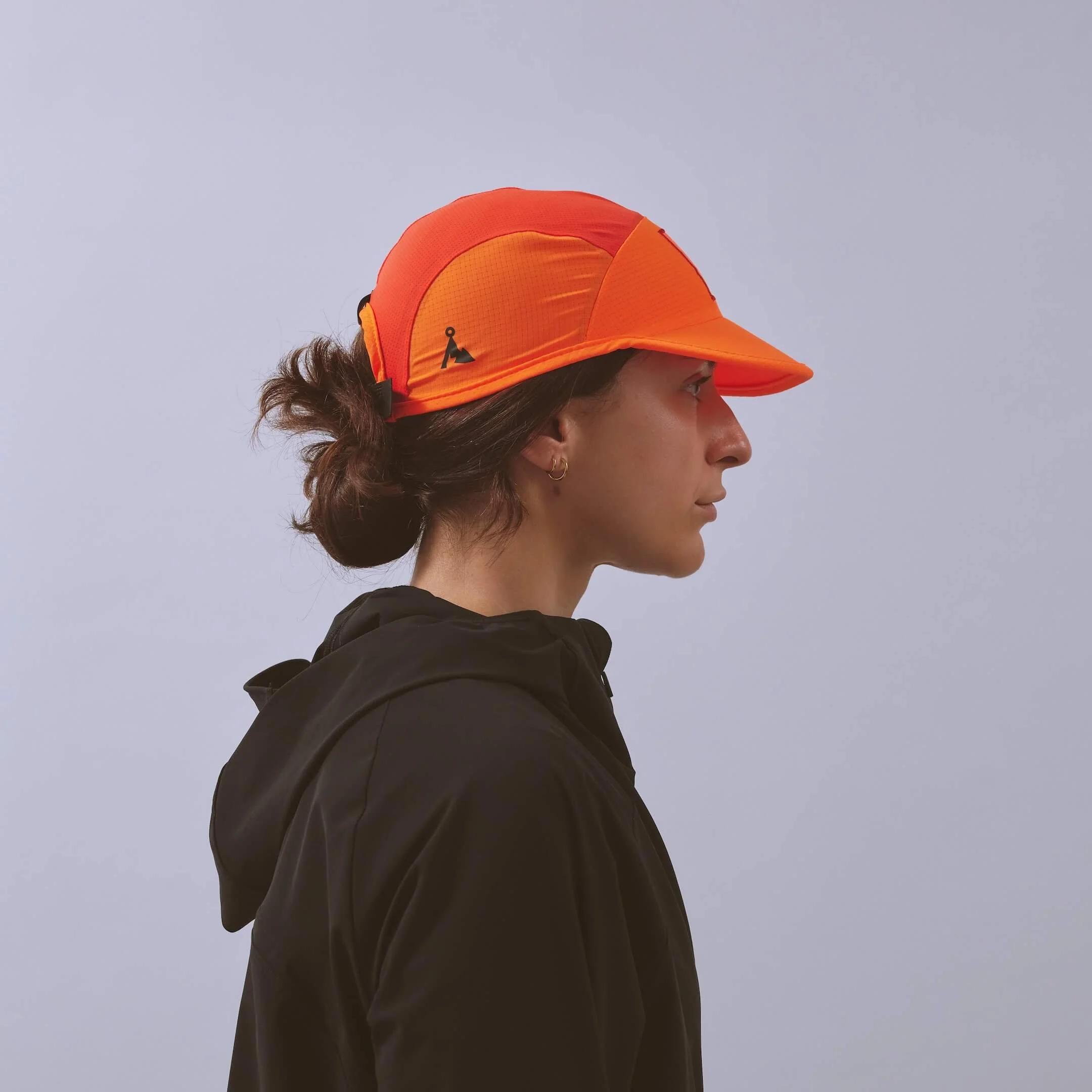 vaga-transit-lite-cap-unstructured-running-cap-neonorange-coral-model-profile.jpg