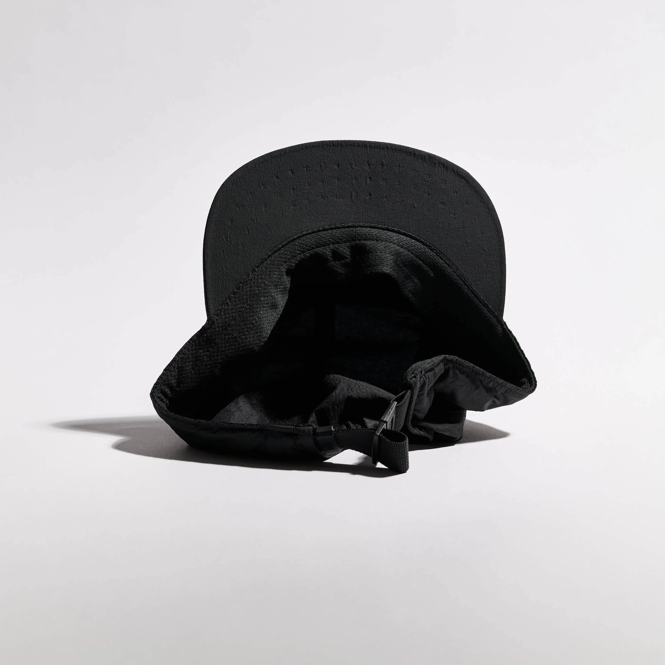 vaga-feather-edge-cap-racing-cap-black-underside.jpg