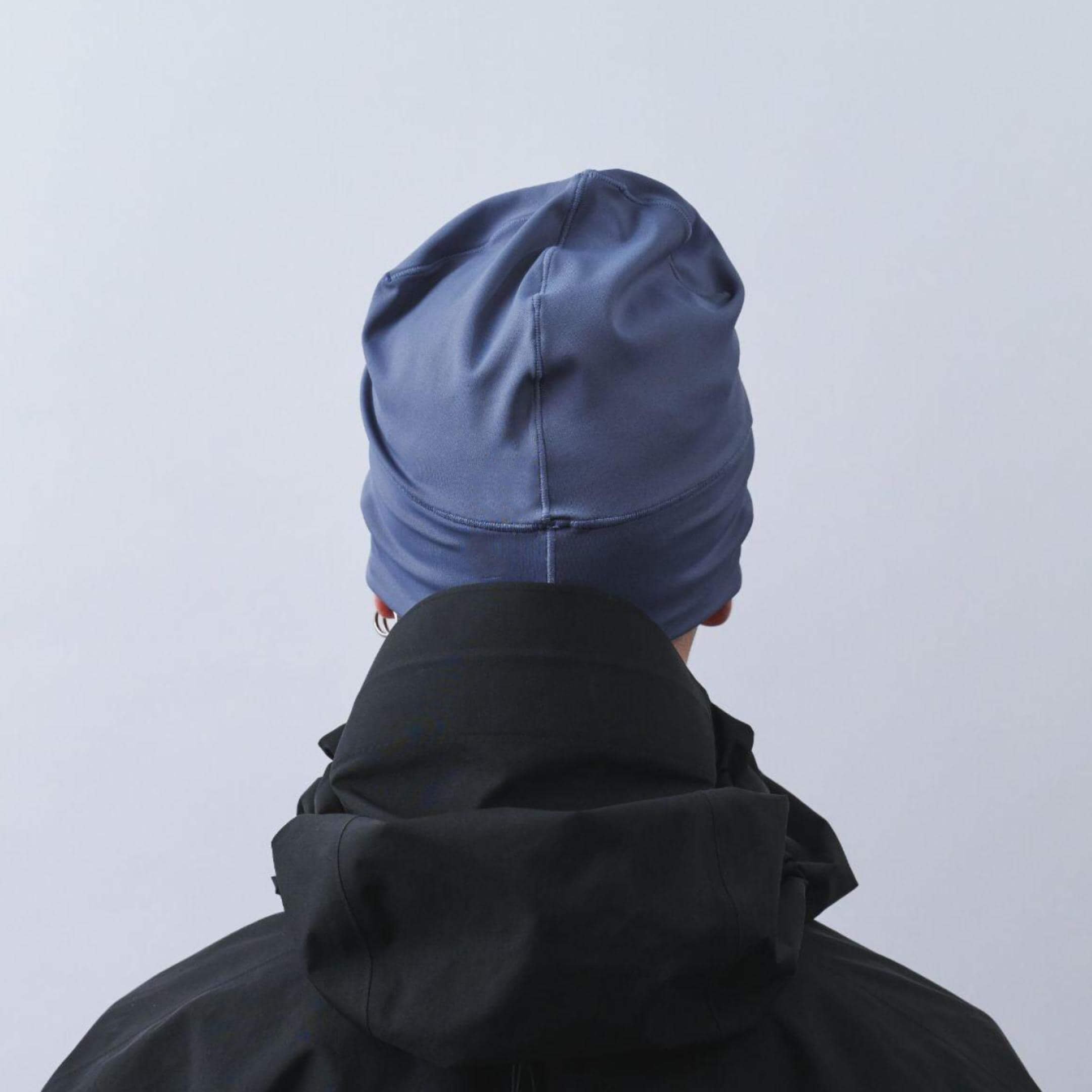 vaga-midweight-supersoft-skull-cap-running-beanie-slateblue-model-back.jpg