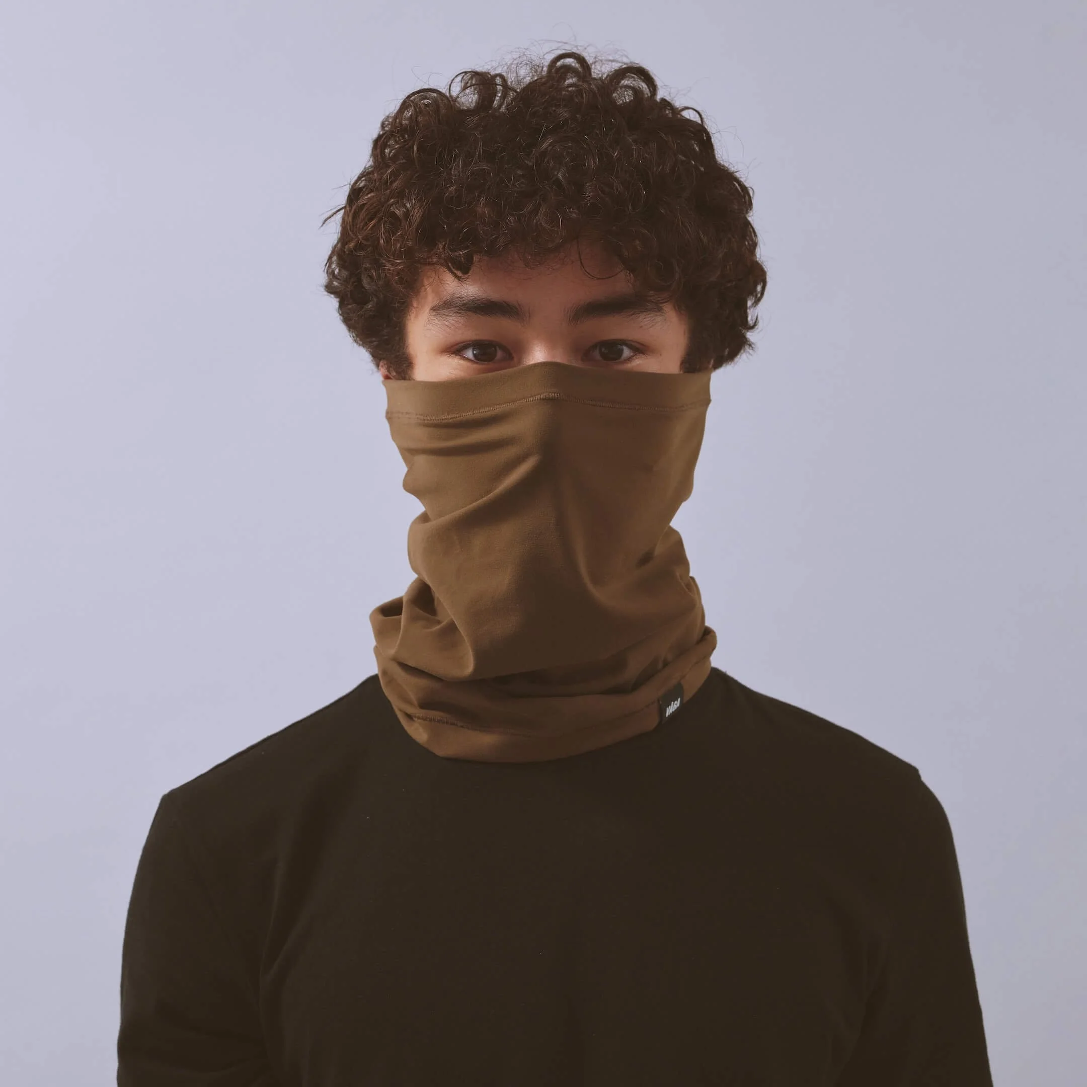 vaga-jersey-midweight-neck-gaiter-darktaupe-model-front.jpg