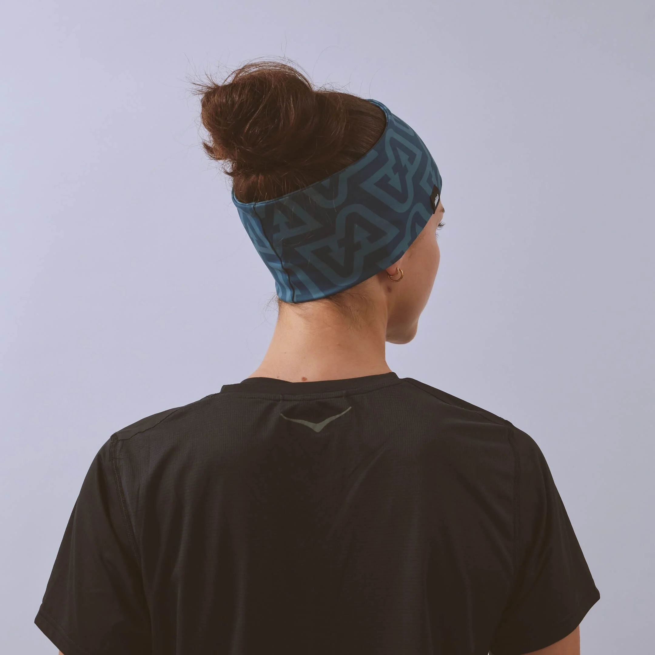 vaga-13-valleys-ultra-headband-navy-teal-model-back-angle.jpg