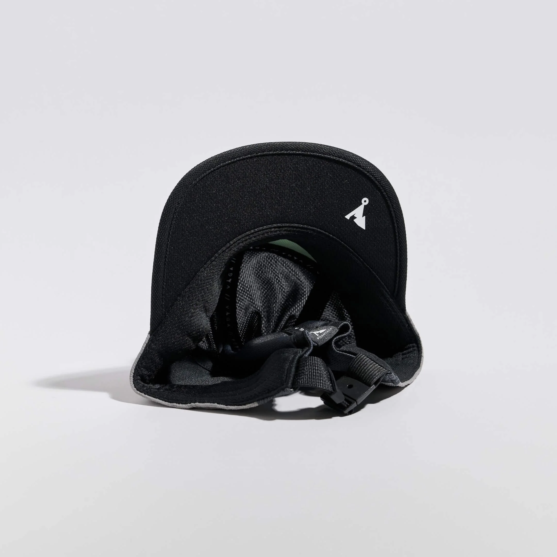 vaga-club-cap-running-cap-lightgrey-midgrey-black-underneath.jpg