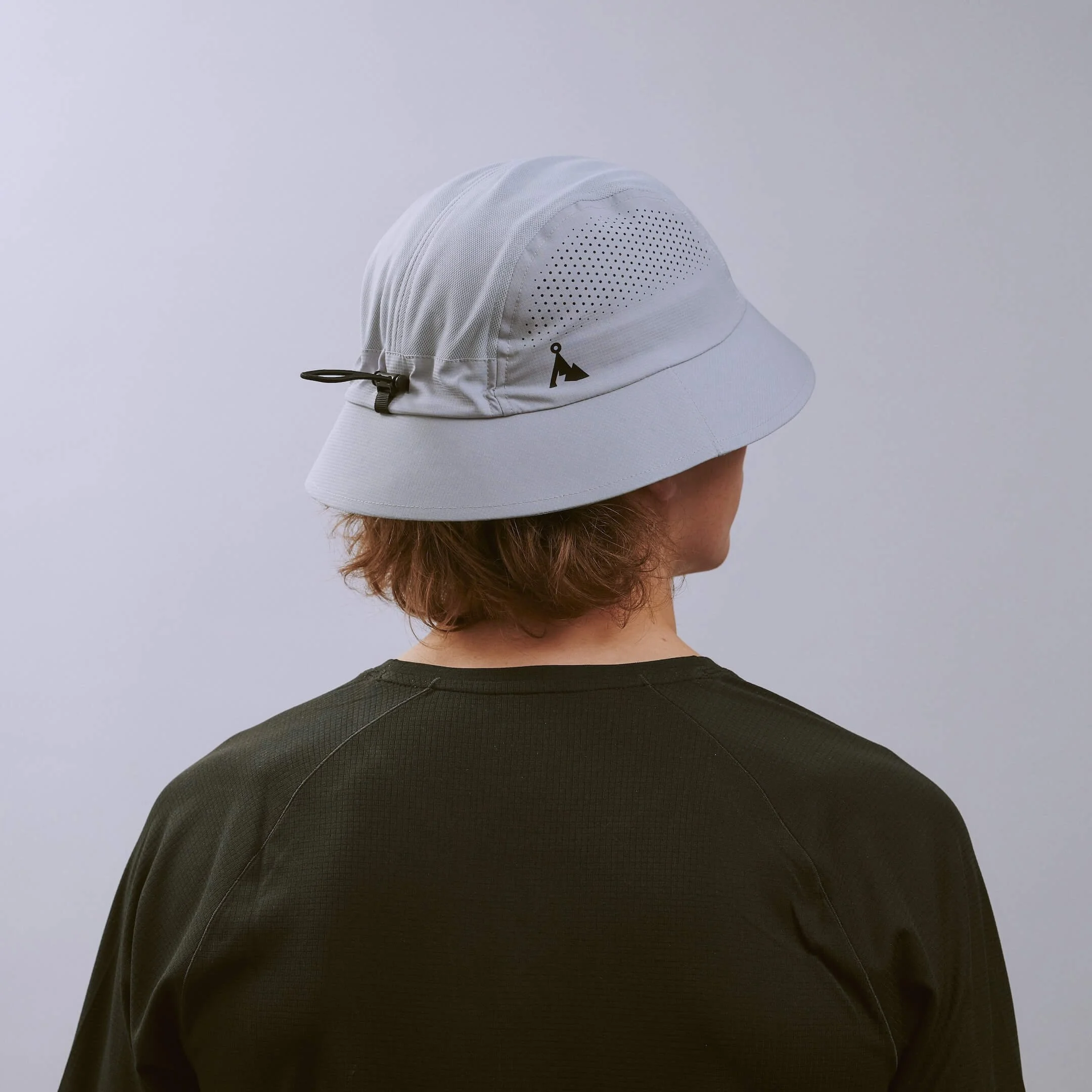 vaga-feather-racing-bucket-hat-aluminiumgrey-e-model-angle.jpg