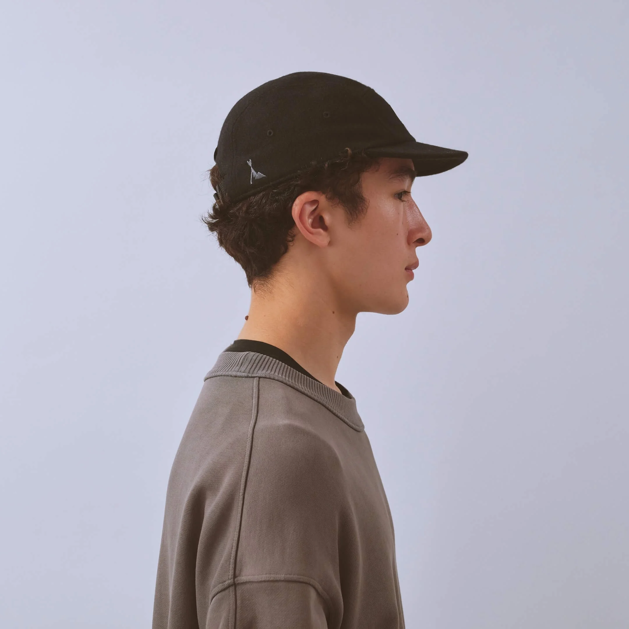 vaga-crag-cap-lifestyle-cap-black-model-profile.jpg