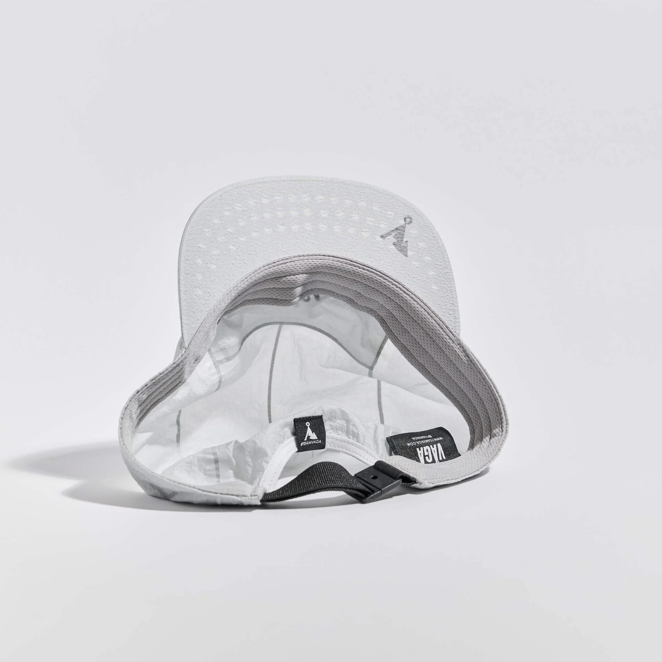 vaga-wind-resistant-cap-running-cap-lightgrey-underneath.jpg