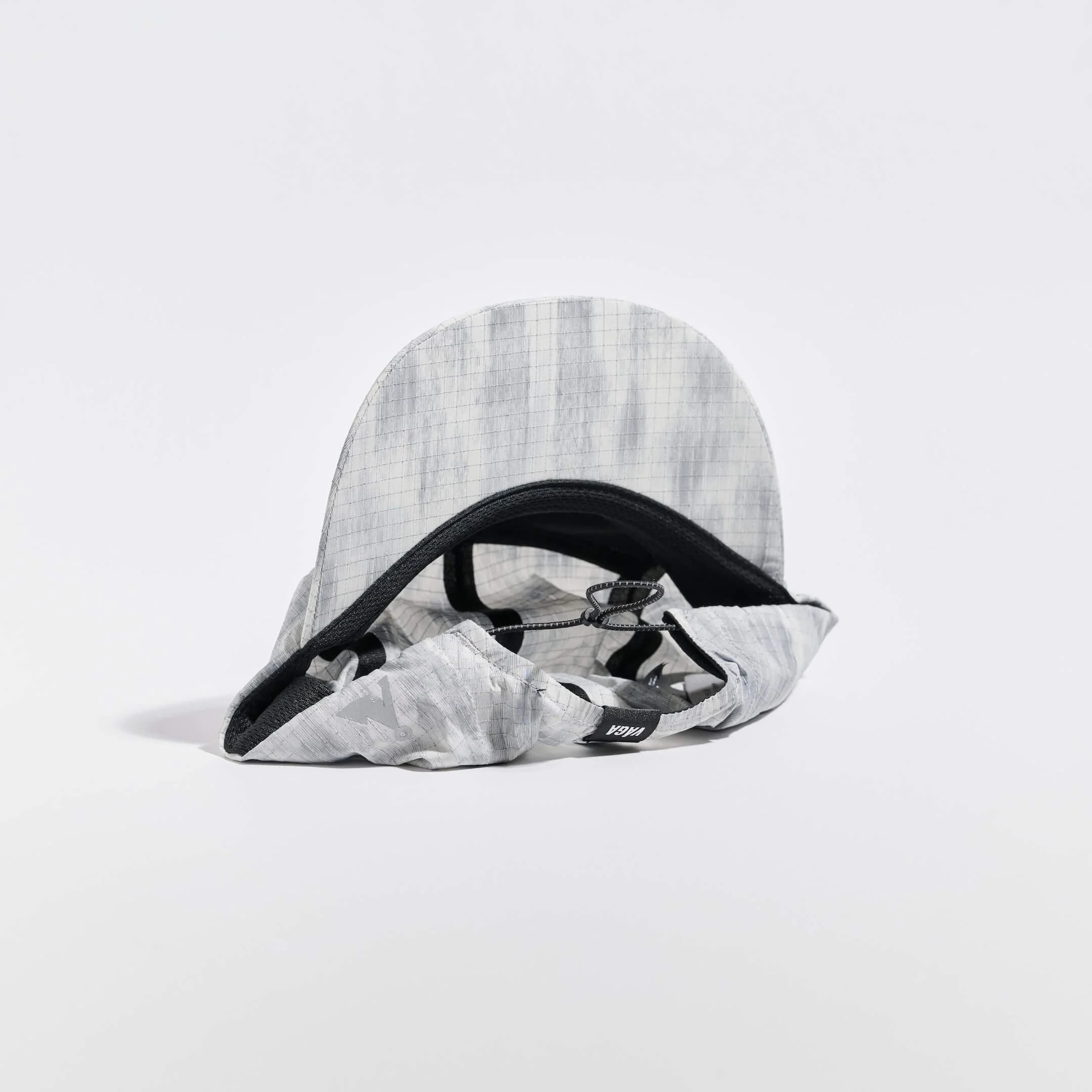 vaga-night-club-running-cap-lightgrey-silver-underneath.jpg