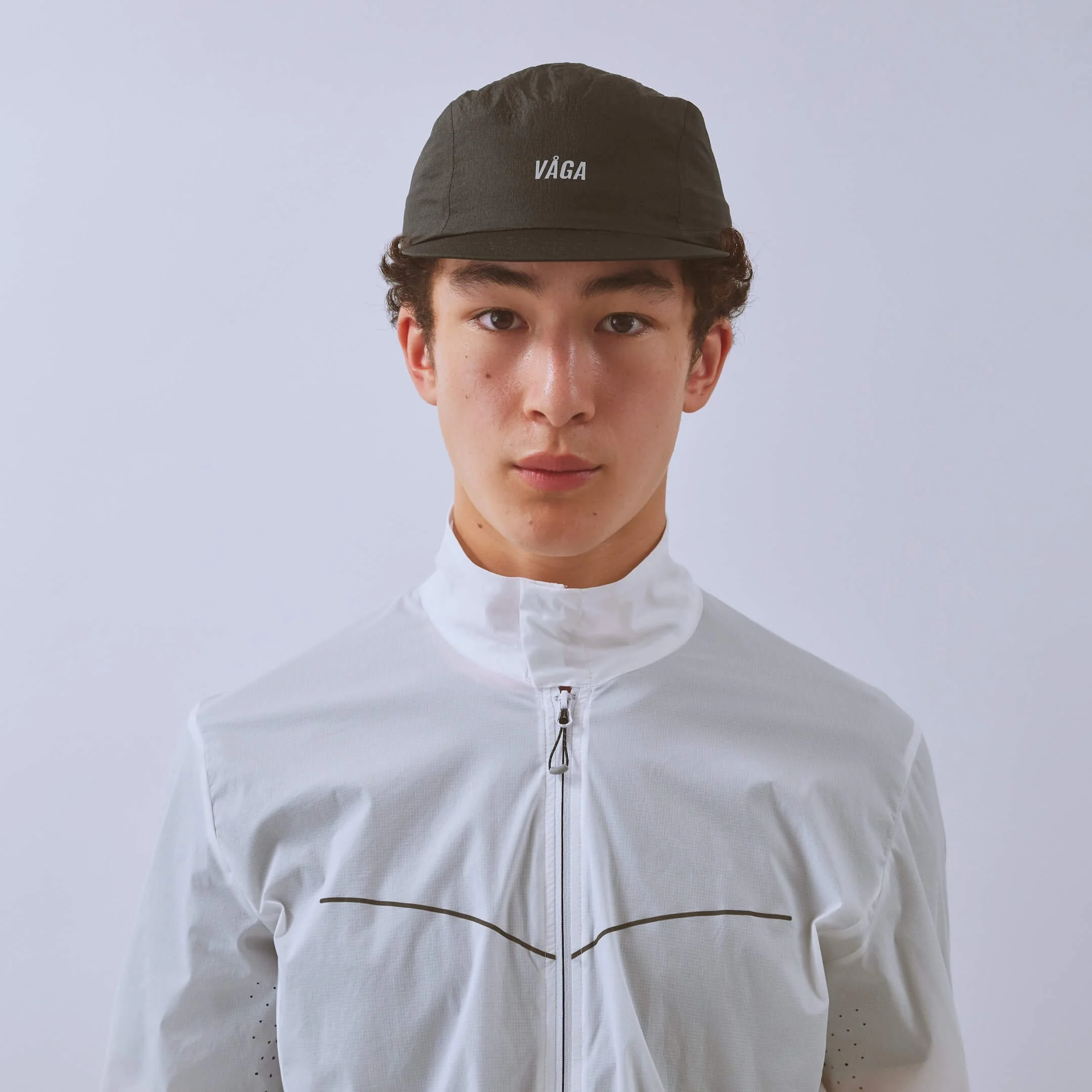 vaga-wind-resistant-cap-running-cap-stormblack-model-front.jpg