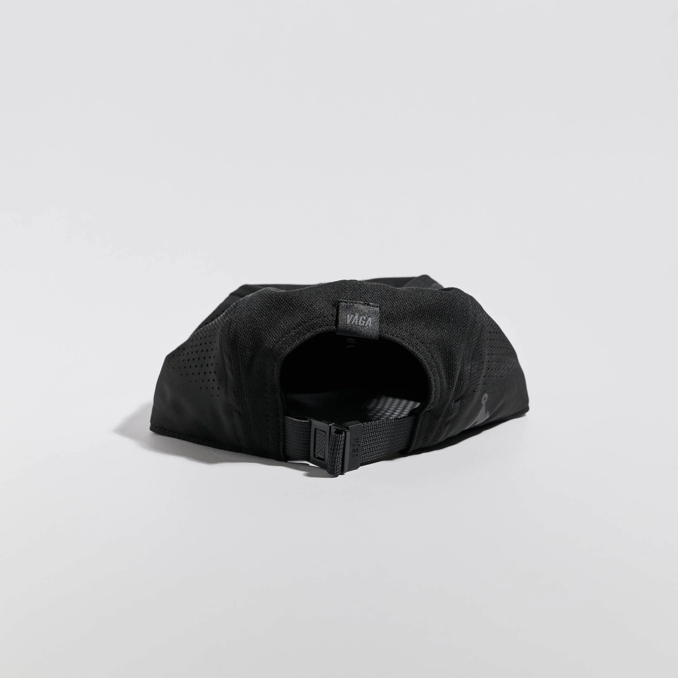 vaga-feather-racing-cap-black-back.jpg