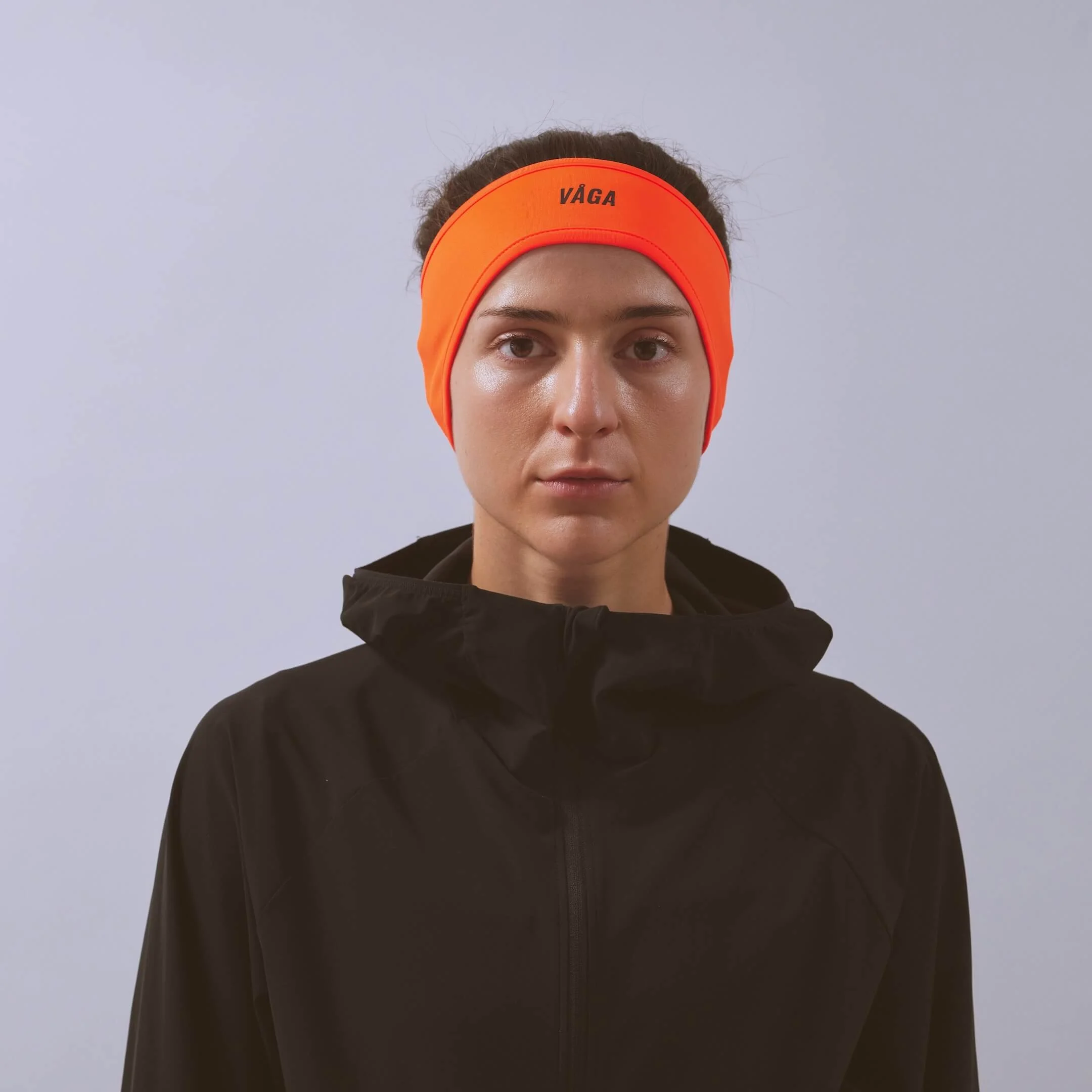 vaga-performance-running-headband-neonorange-model-front.jpg