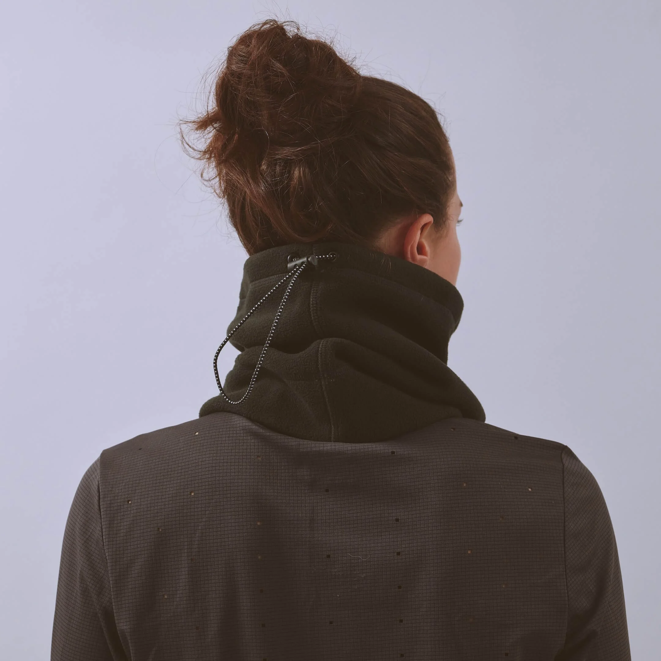 vaga-fleece-neck-gaiter-black-model-back-angle.jpg