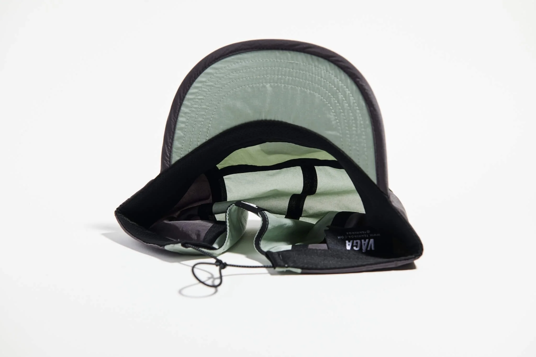våga-pacer-cap-sage-green-charcoal-mint-green-underneath.jpg