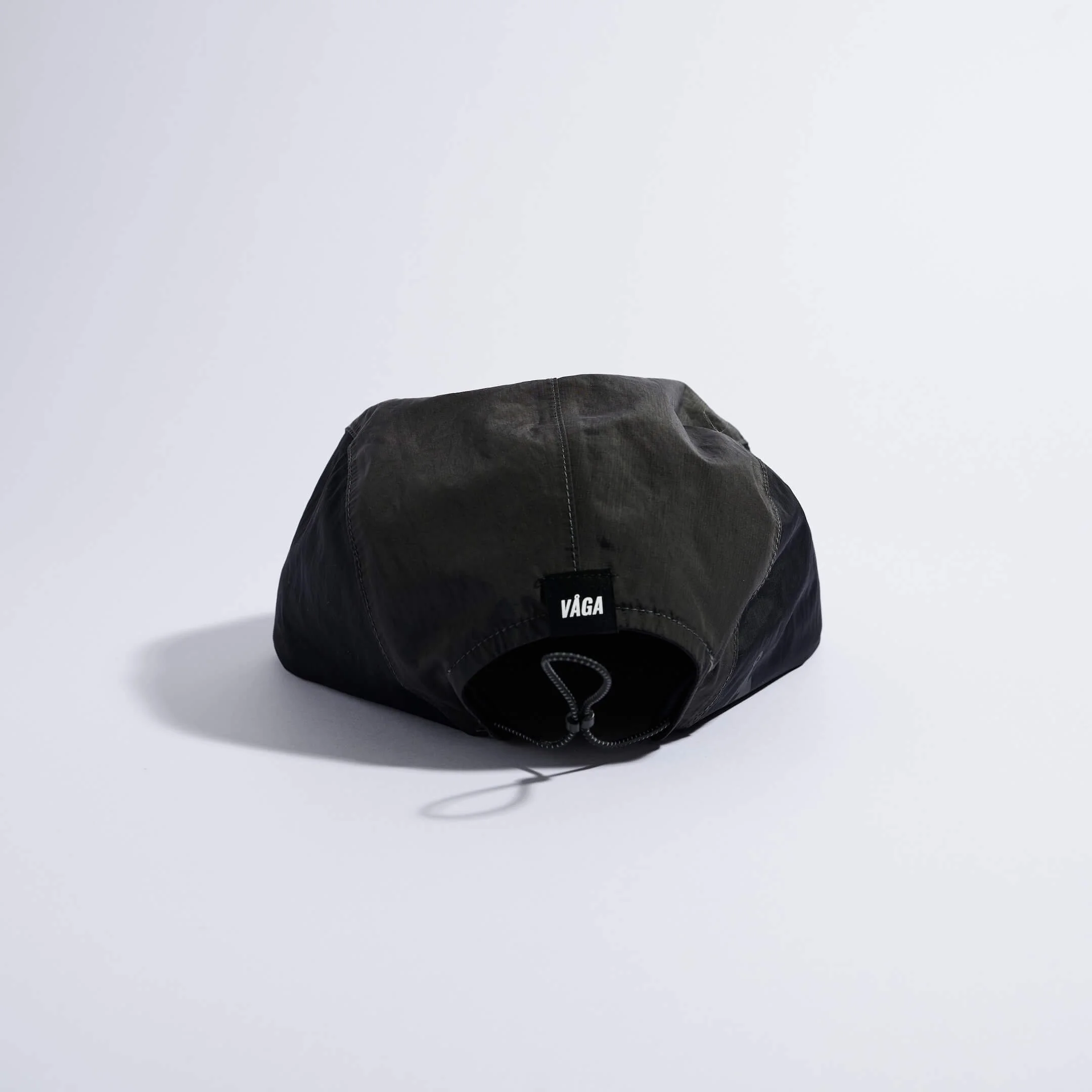 vaga-pacer-cap-running-cap-charcoal-black-brown-back.jpg