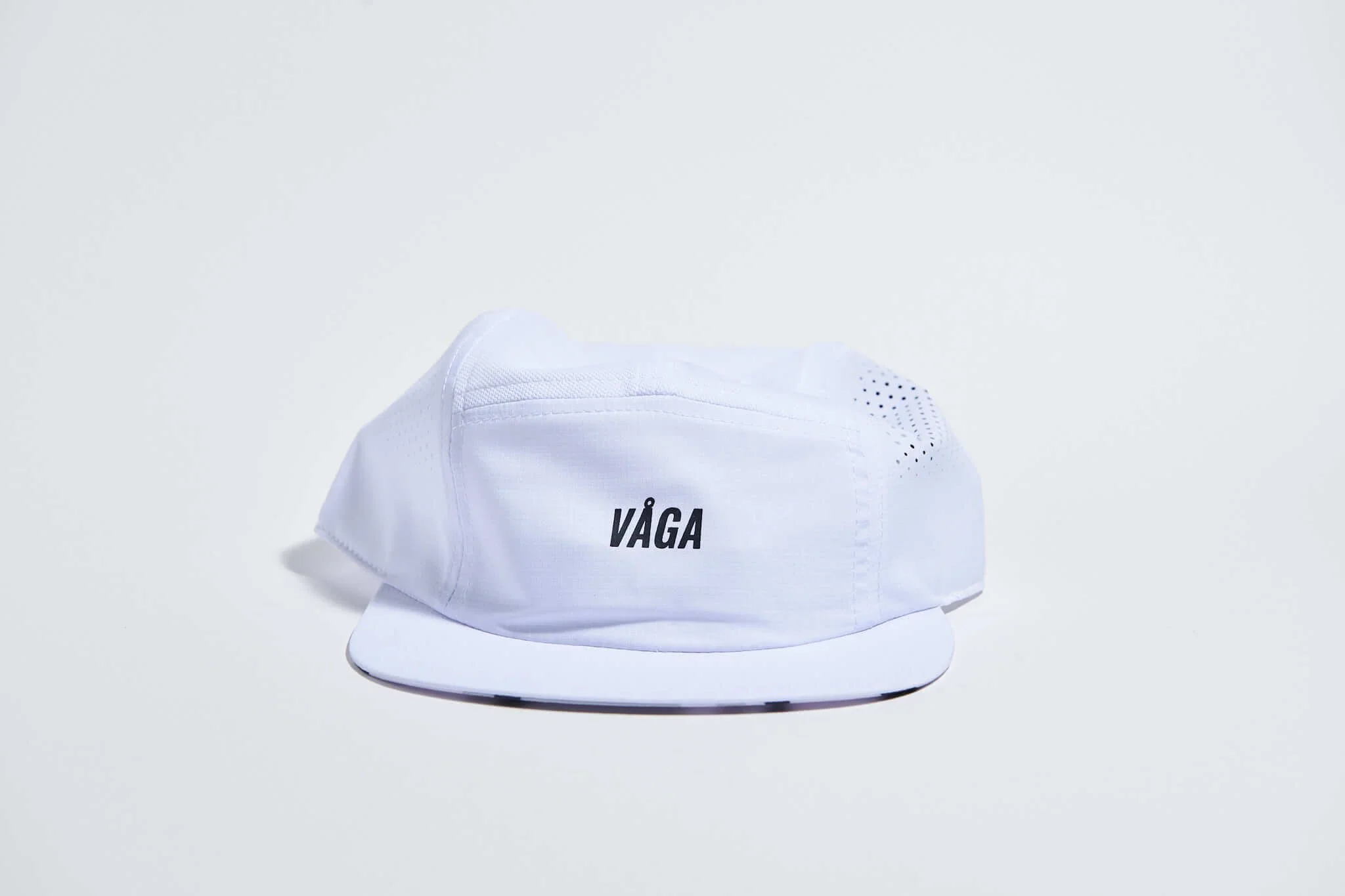 våga-feather-racing-cap-white-mist-grey-black-front.jpg