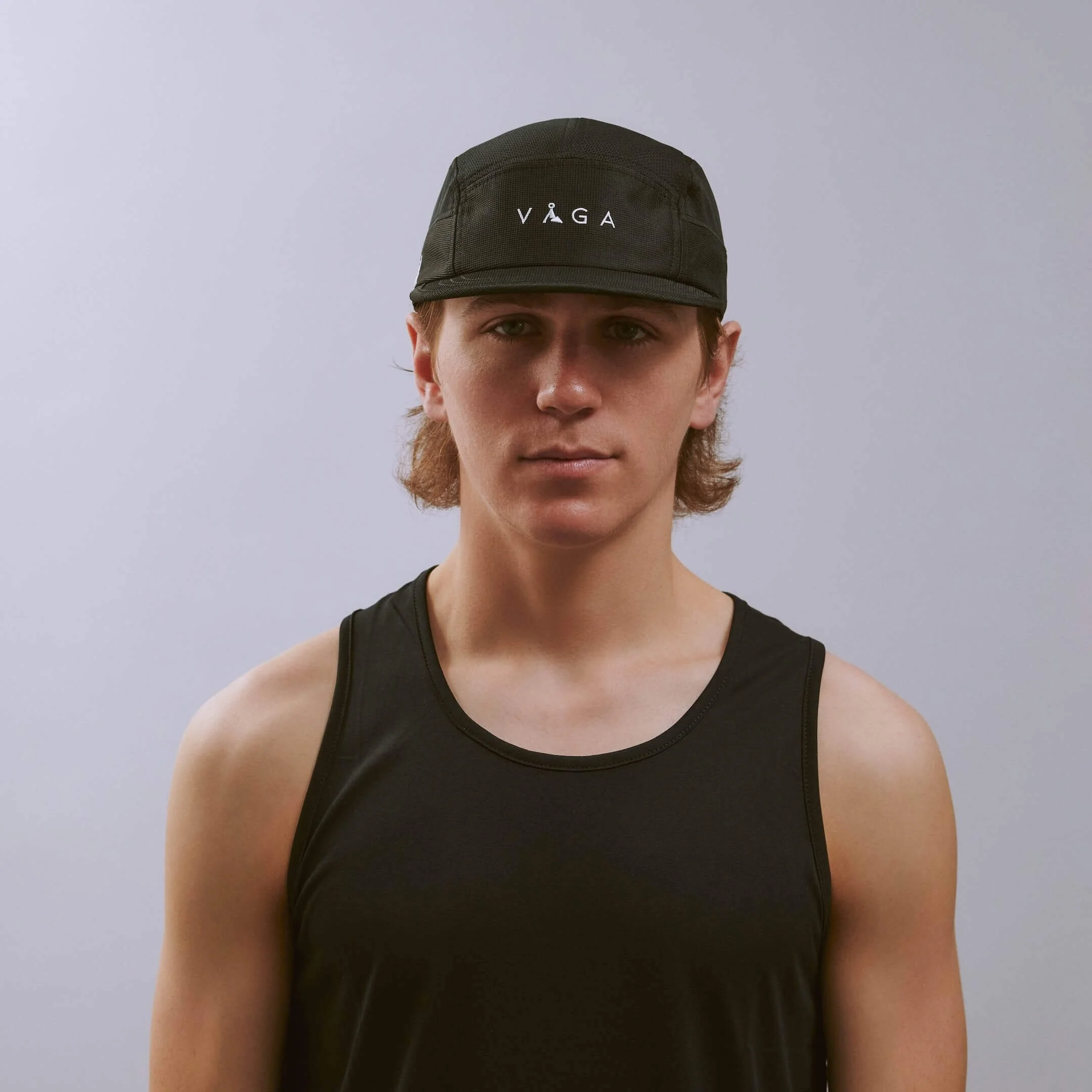 vaga-club-cap-running-cap-stormblack-model-front.jpg