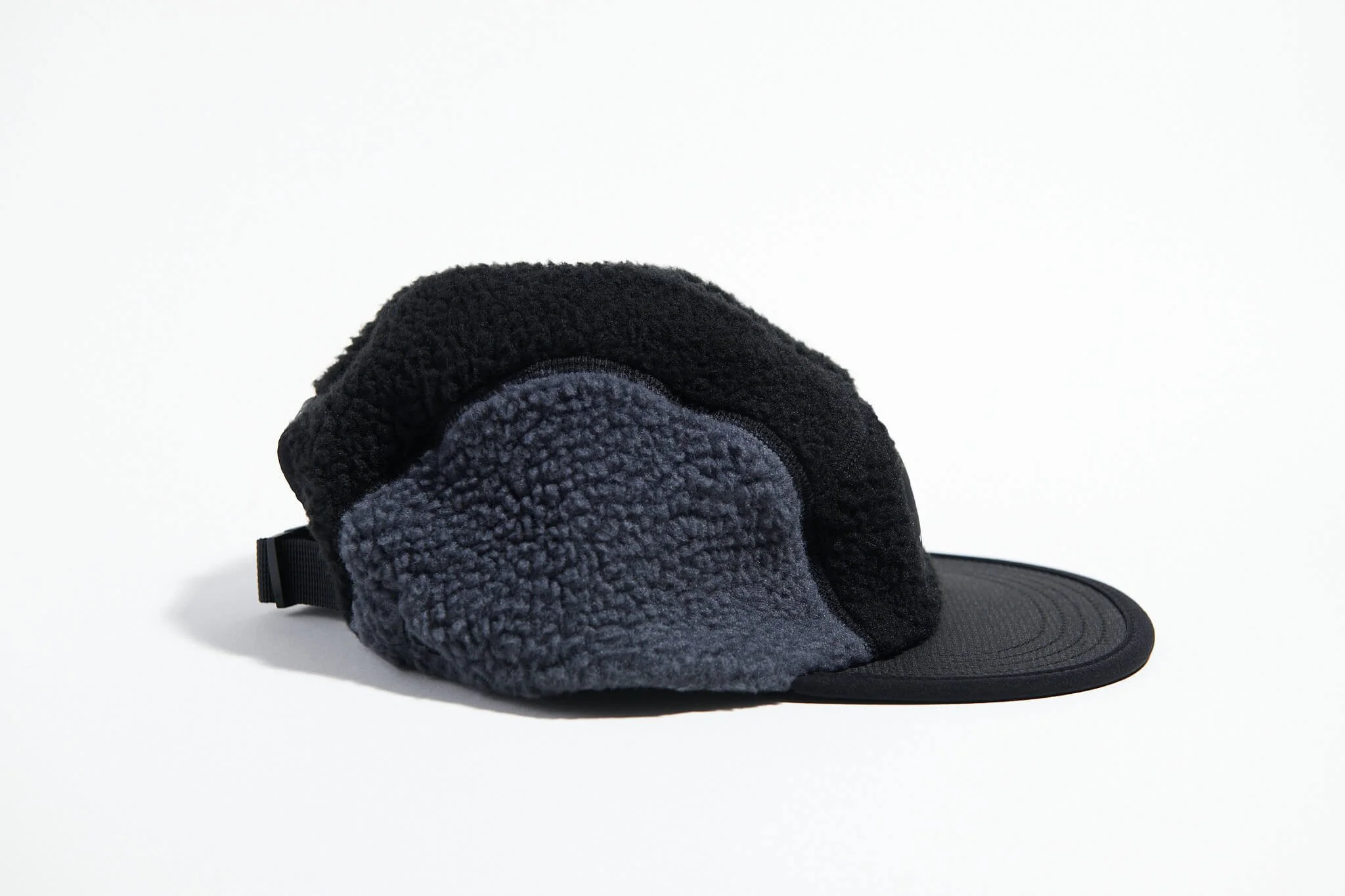 våga-teddy-fleece-cap-black-charcoal-side.jpg