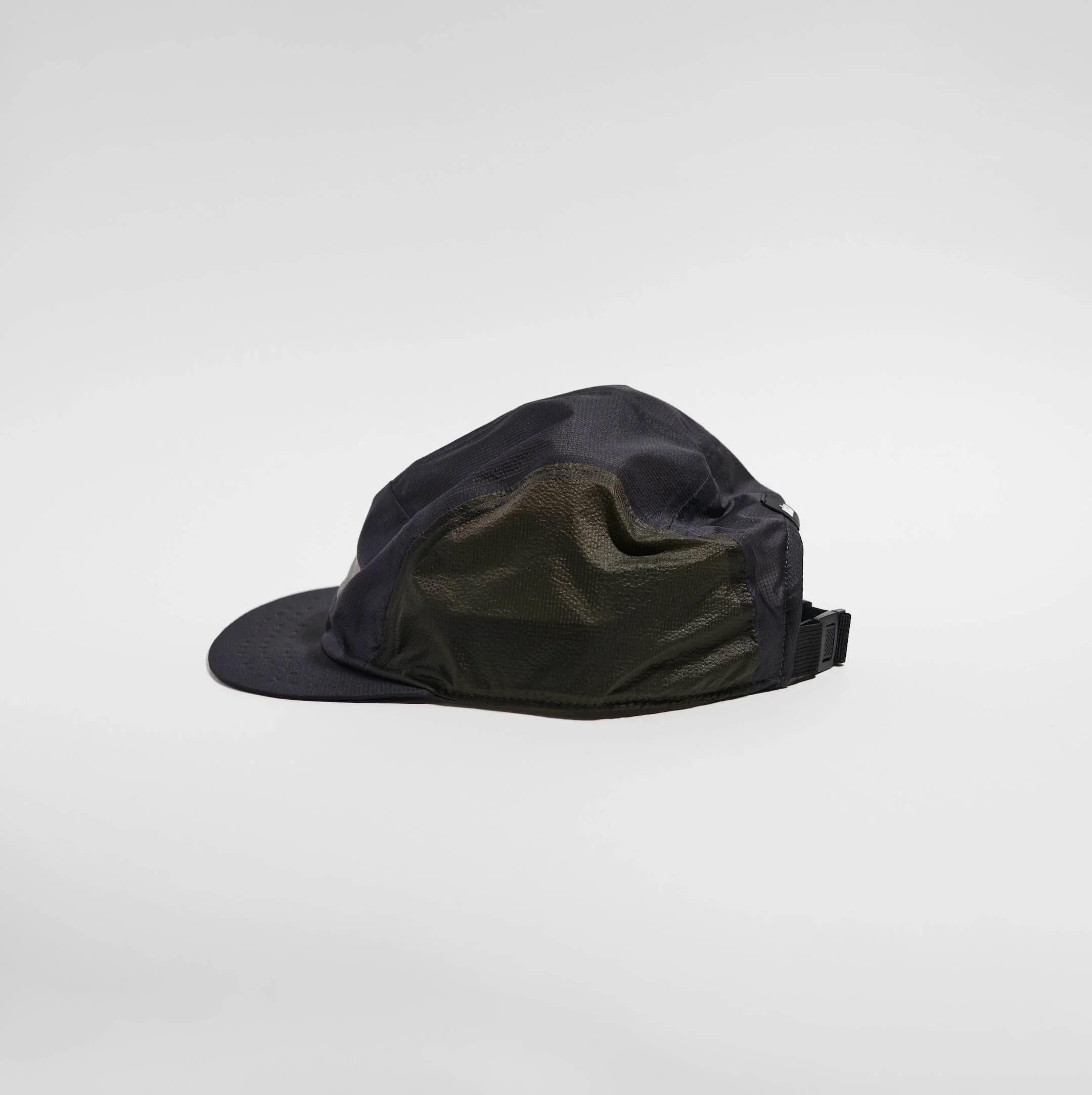 vaga-feather-light-cap-running-cap-charcoal-reverse-side.jpg