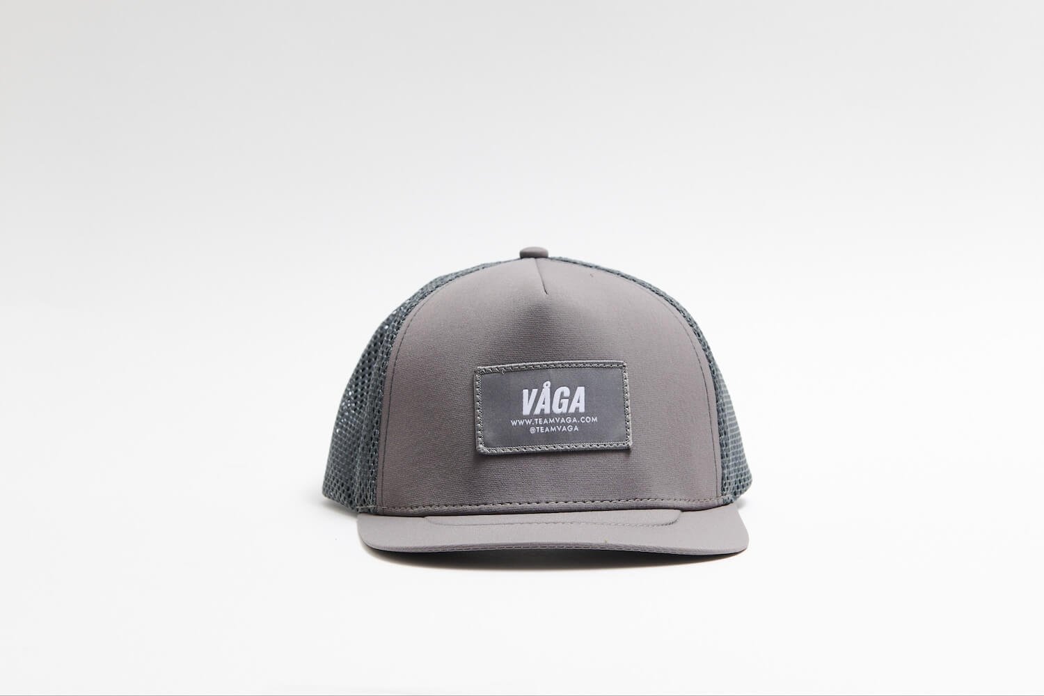 open-mesh-trucker-cap-aluminium-grey-front.jpg