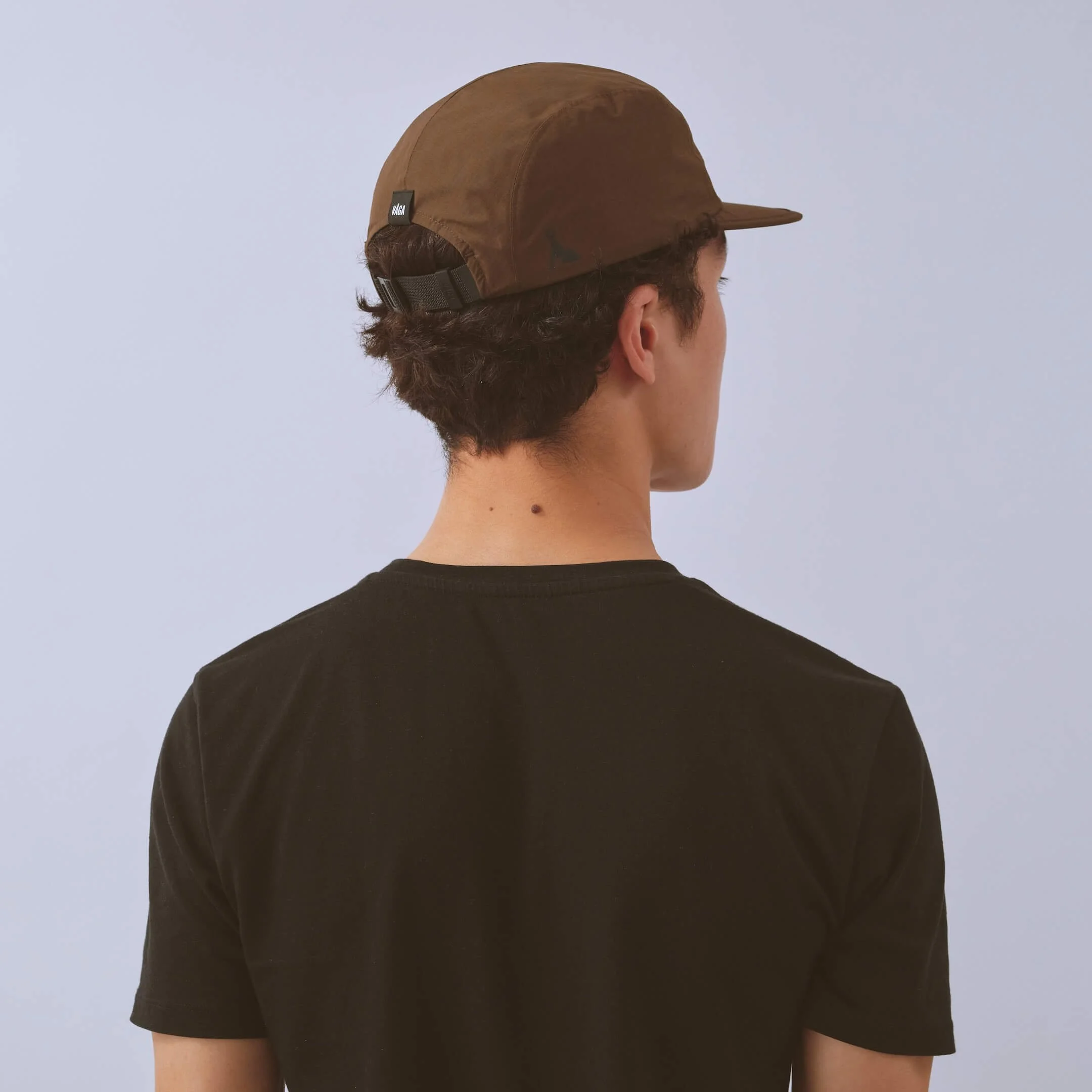 vaga-waterproof-fell-cap-running-cap-brown-model-back-angle.jpg