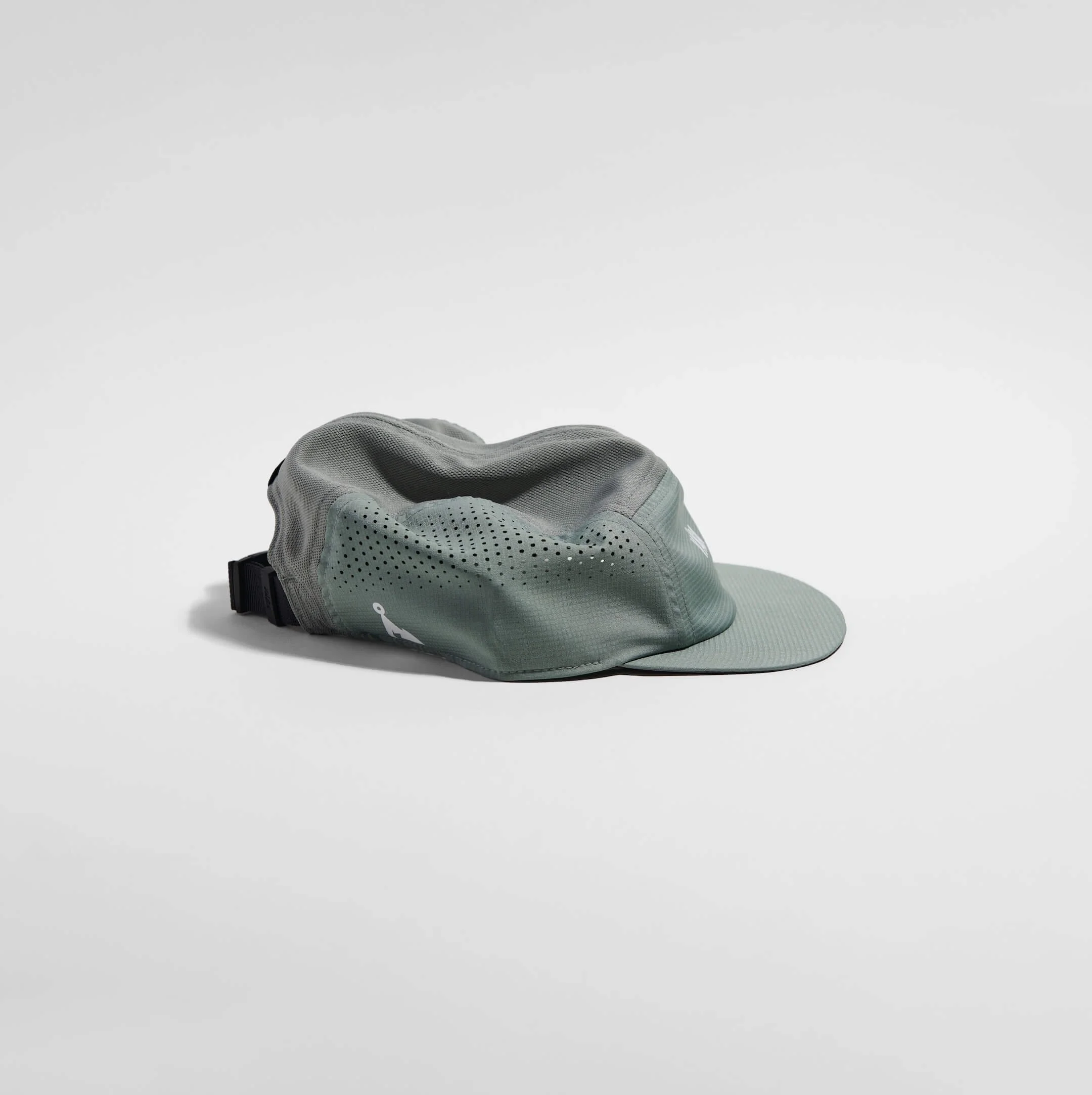 vaga-feather-racing-cap-running-cap-sage-green-side.jpg