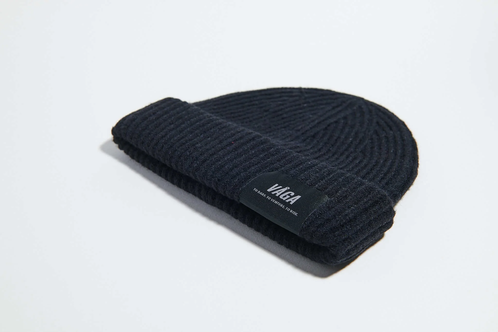 våga-mid-weight-beanie-storm-black-angle.jpg