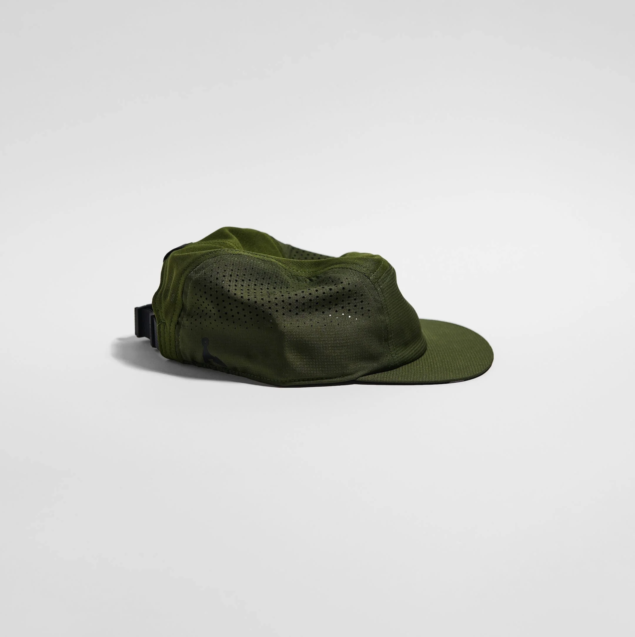 vaga-feather-racing-cap-running-cap-utility-green-side.jpg