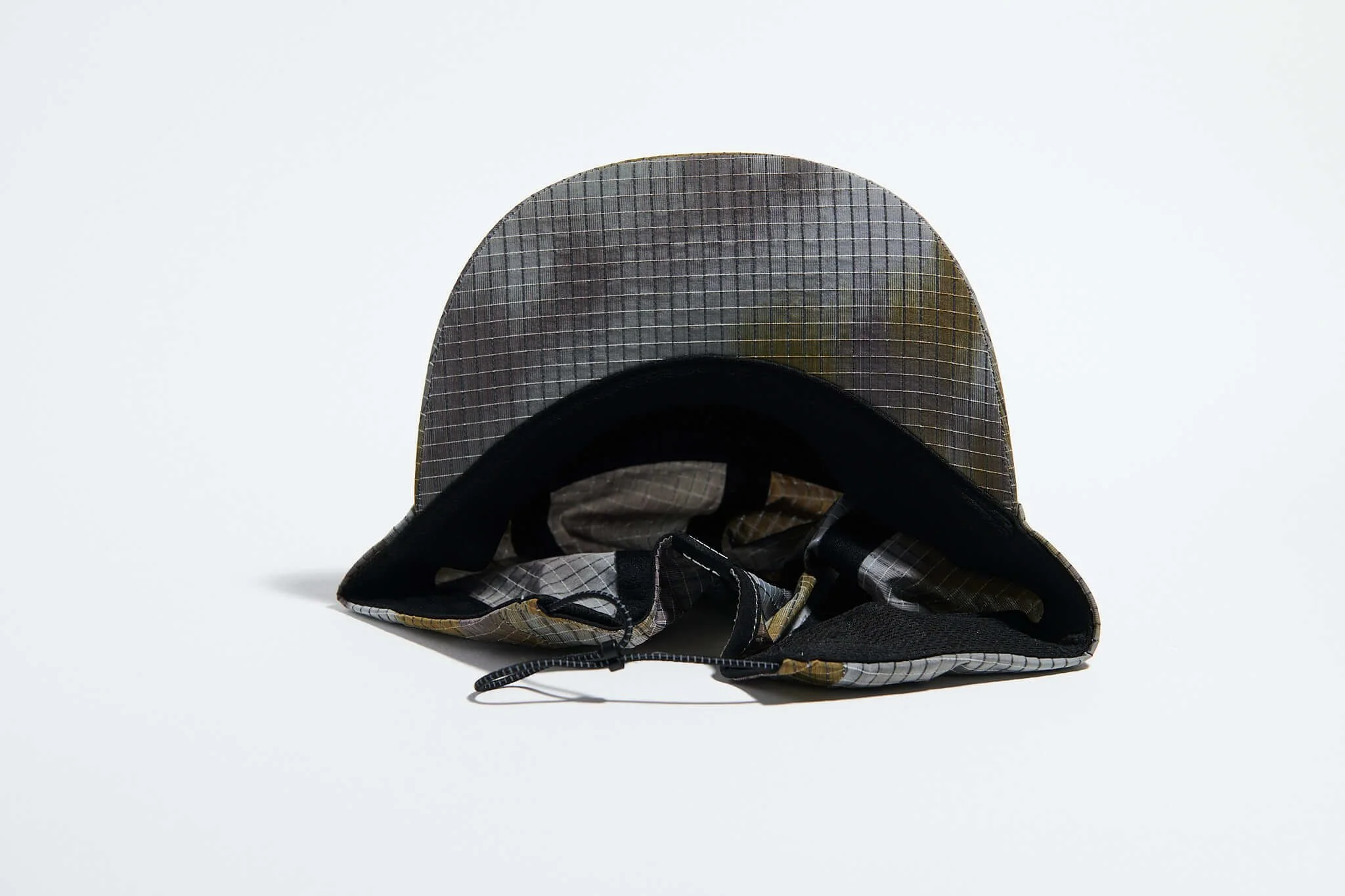 våga-night-club-cap-light-grey-taupe-olive-underneath.jpg
