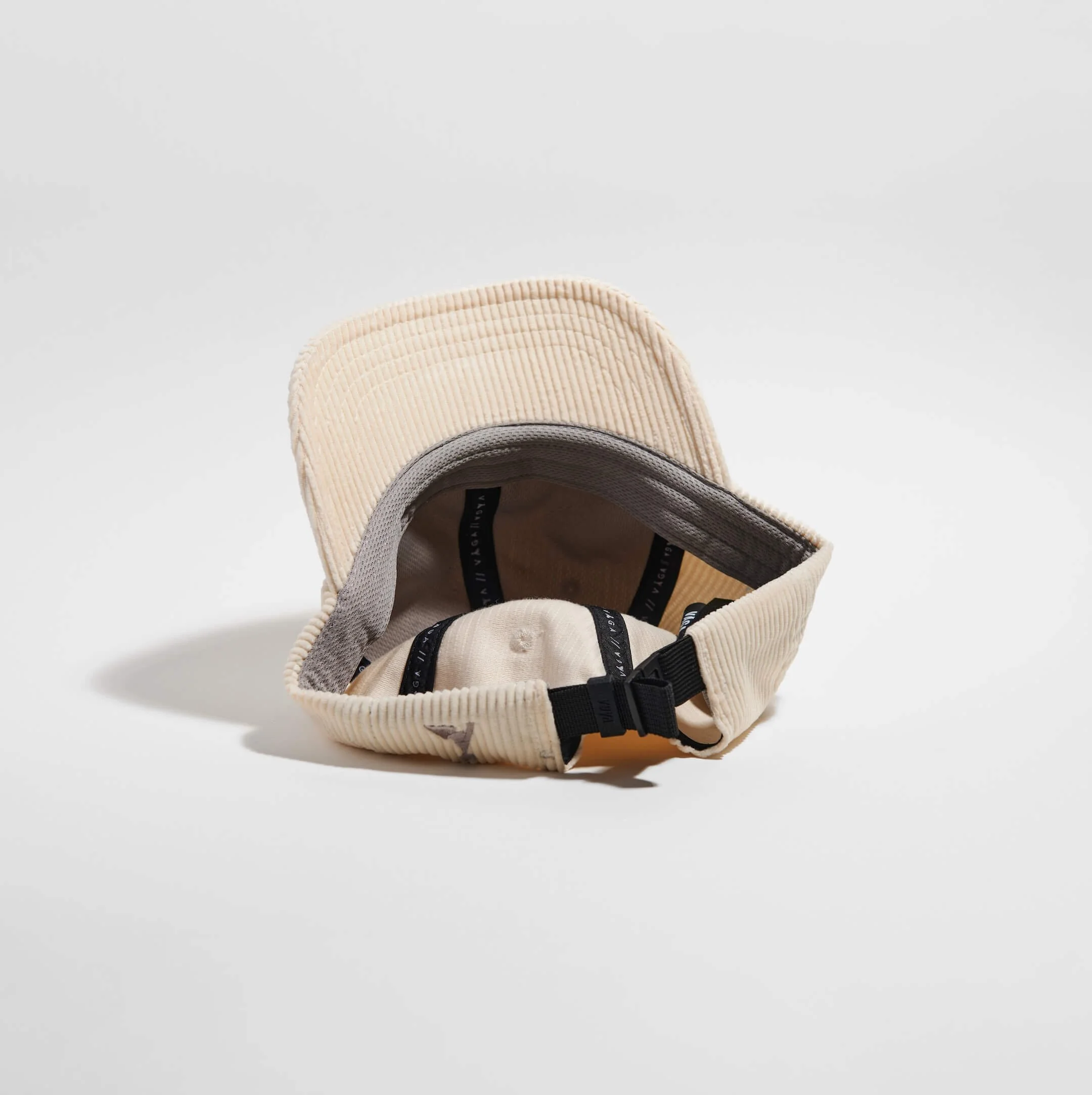 vaga-corduroy-cap-lifestyle-cap-pale-lemon-underneath.jpg