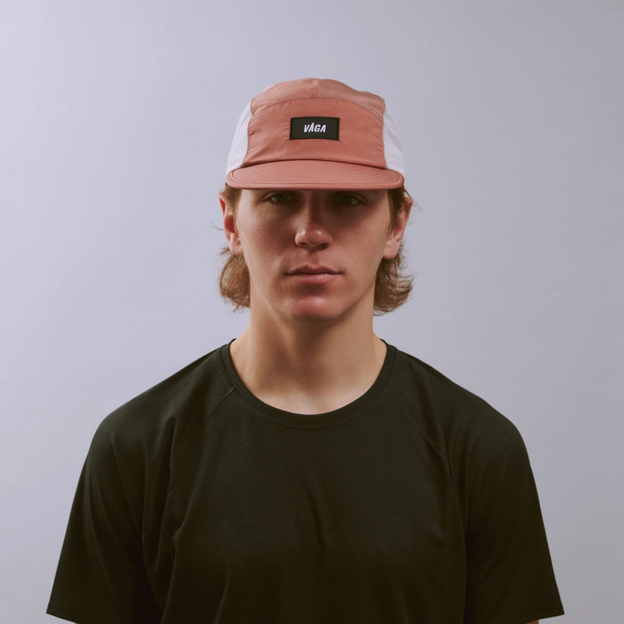 vaga-pacer-cap-running-cap-clayred-palepink-e-model-front.jpg