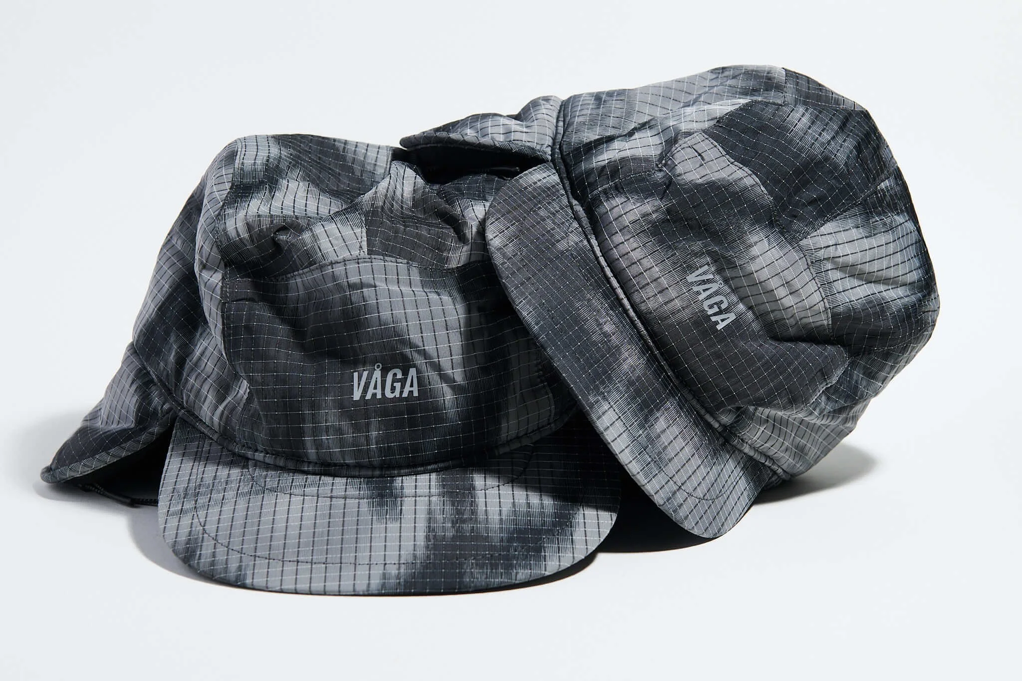 våga-padded-hiker-cap-black-grey-reflective-together.jpg