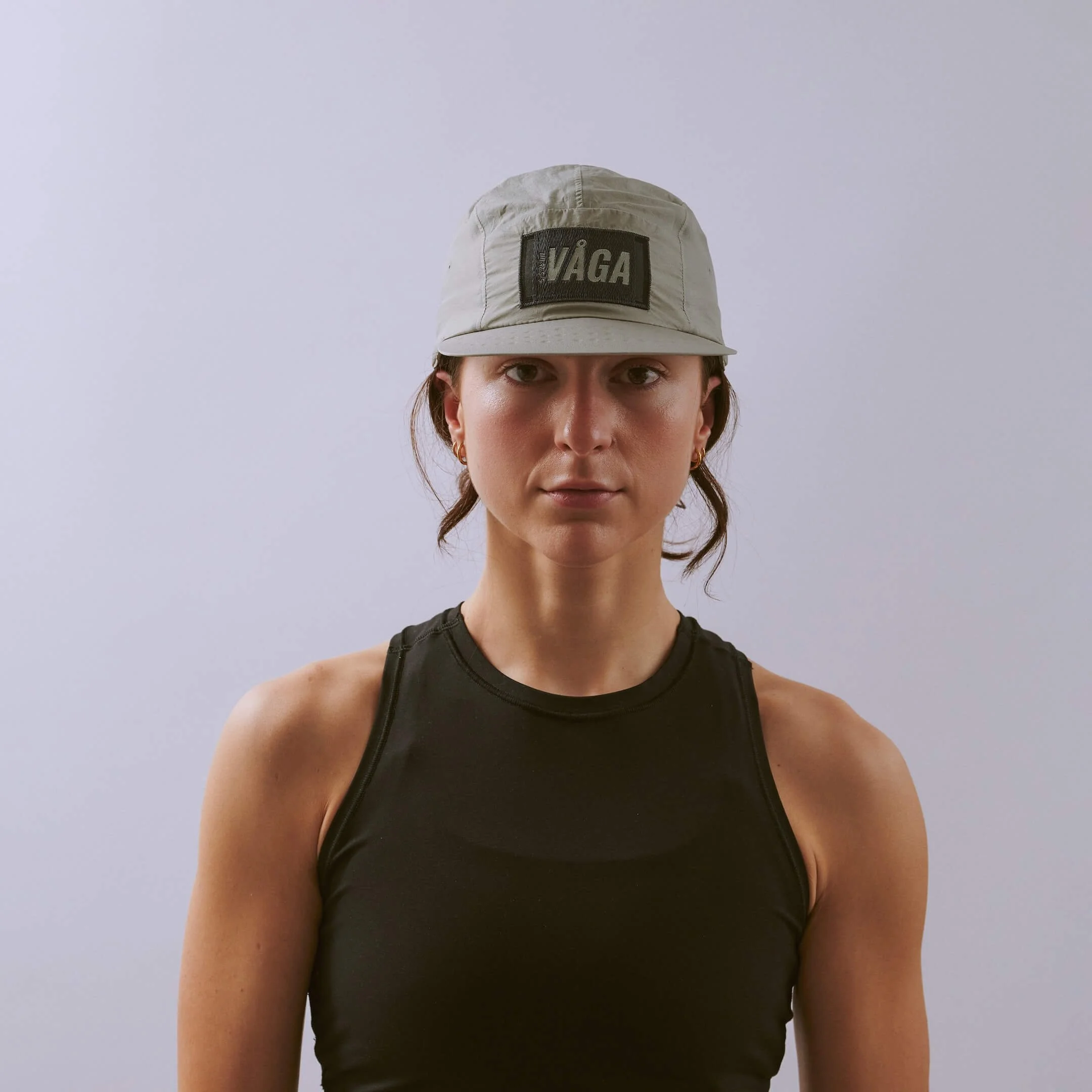 vaga-feather-edge-cap-racing-cap-aluminiumgrey-l-model-front.jpg