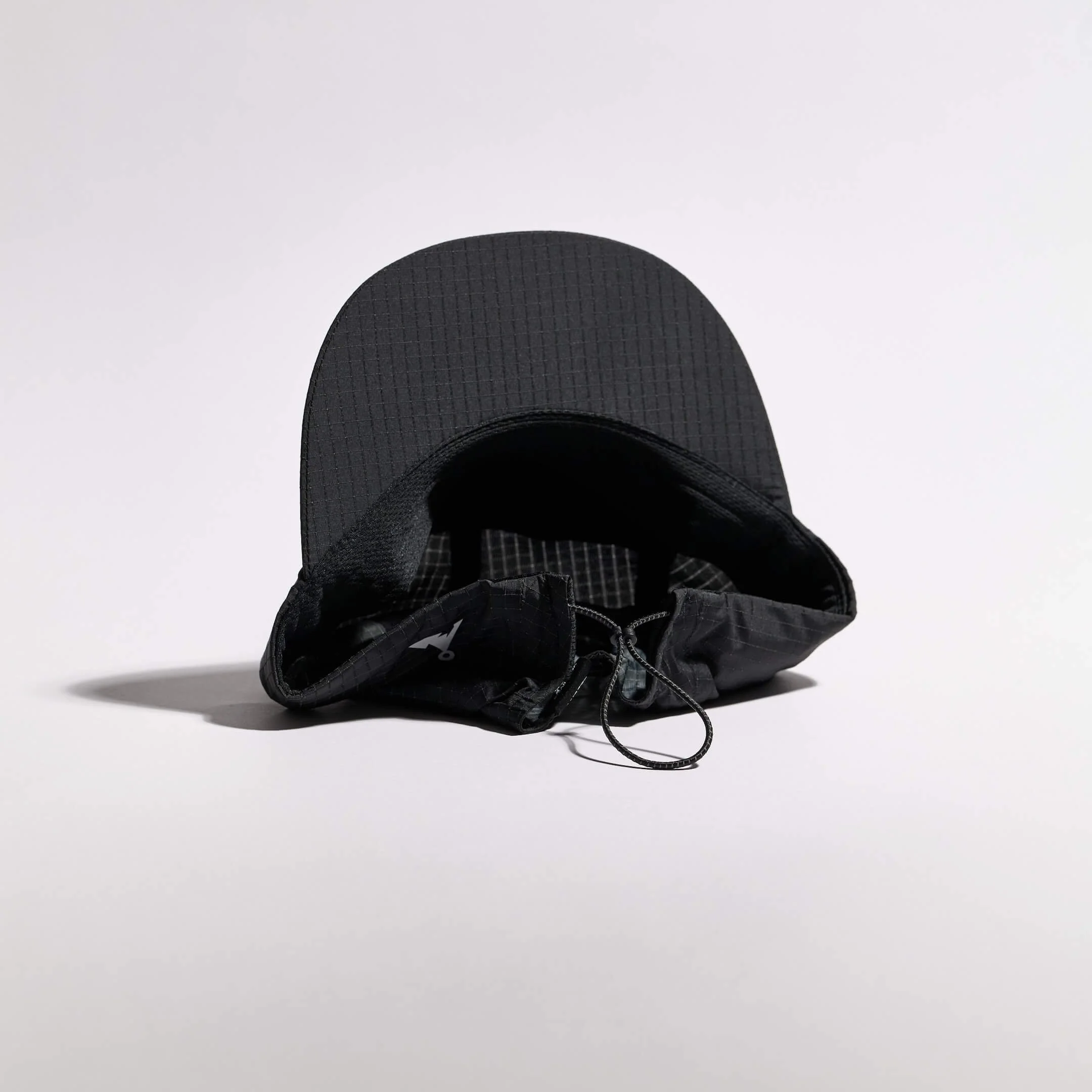 vaga-night-club-reflective-running-cap-black-underside.jpg