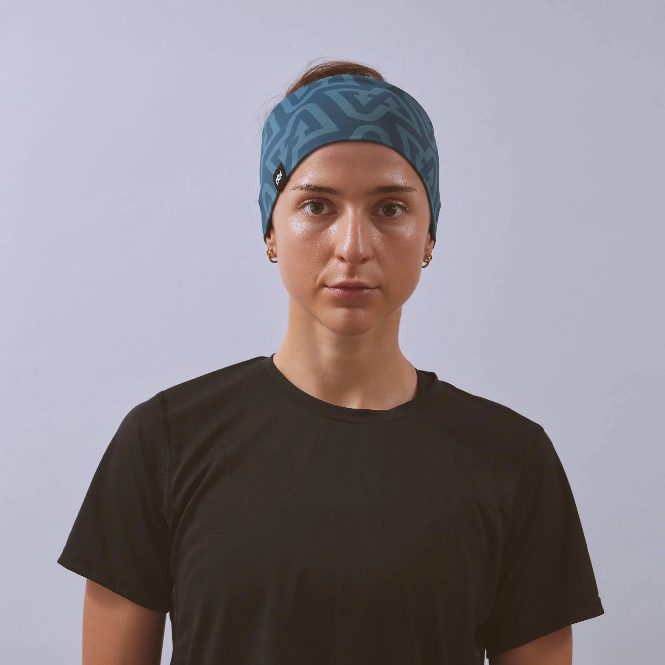 vaga-13-valleys-ultra-headband-navy-teal-model-front.jpg