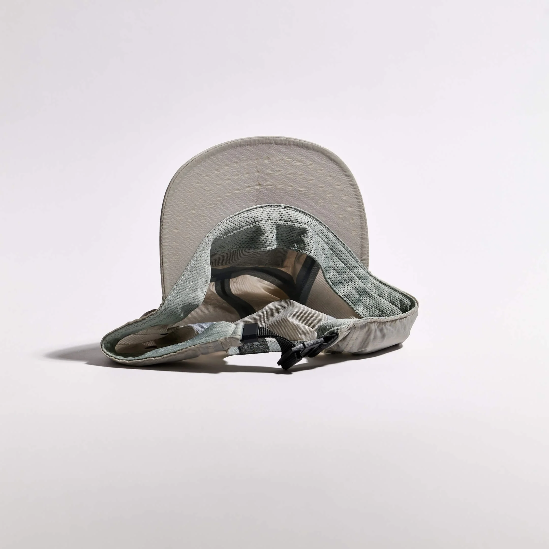 vaga-feather-edge-cap-racing-cap-aluminiumgrey-underside.jpg