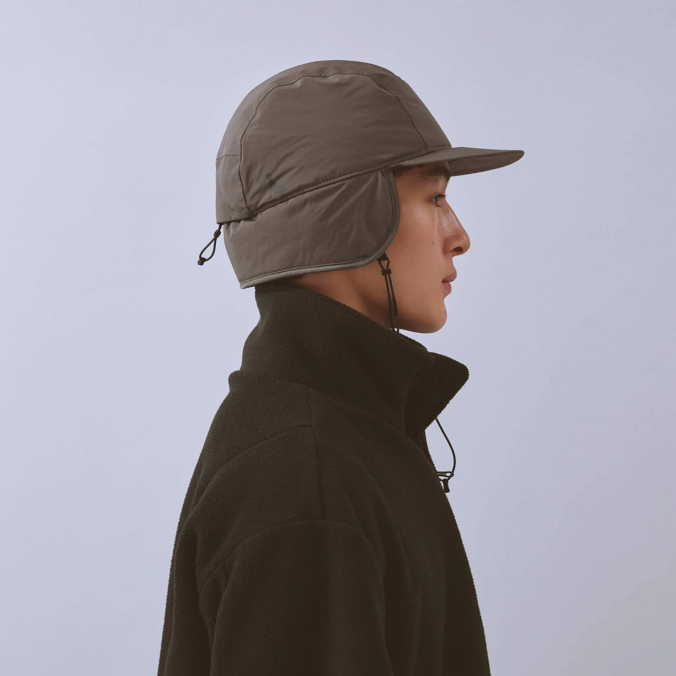 vaga-padded-hiker-cap-midgrey-model-profile.jpg