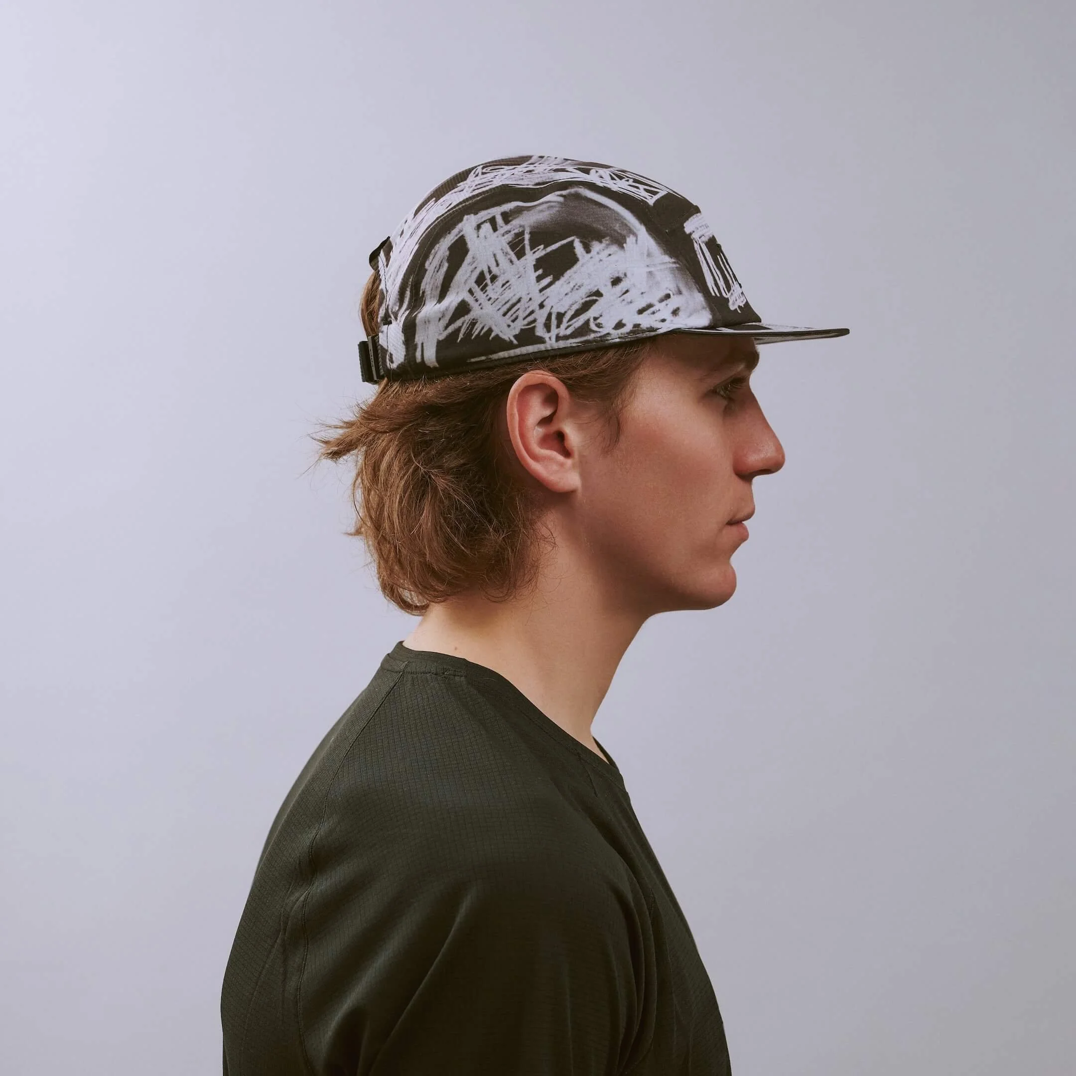 vaga-scribble-running-cap-black-white-e-model-profile.jpg