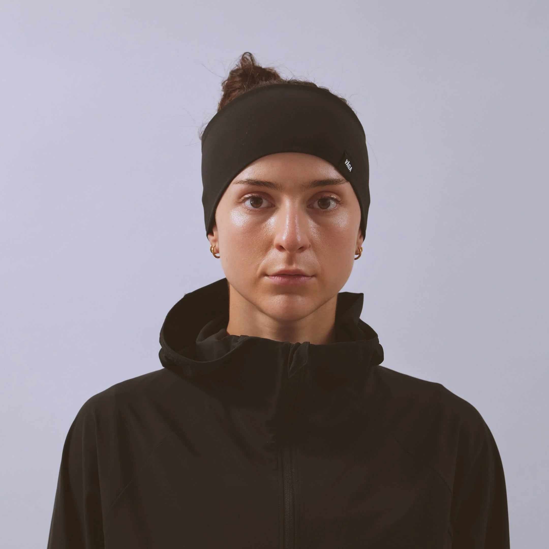 vaga-jersey-midweight-running-headband-black-model-front.jpg