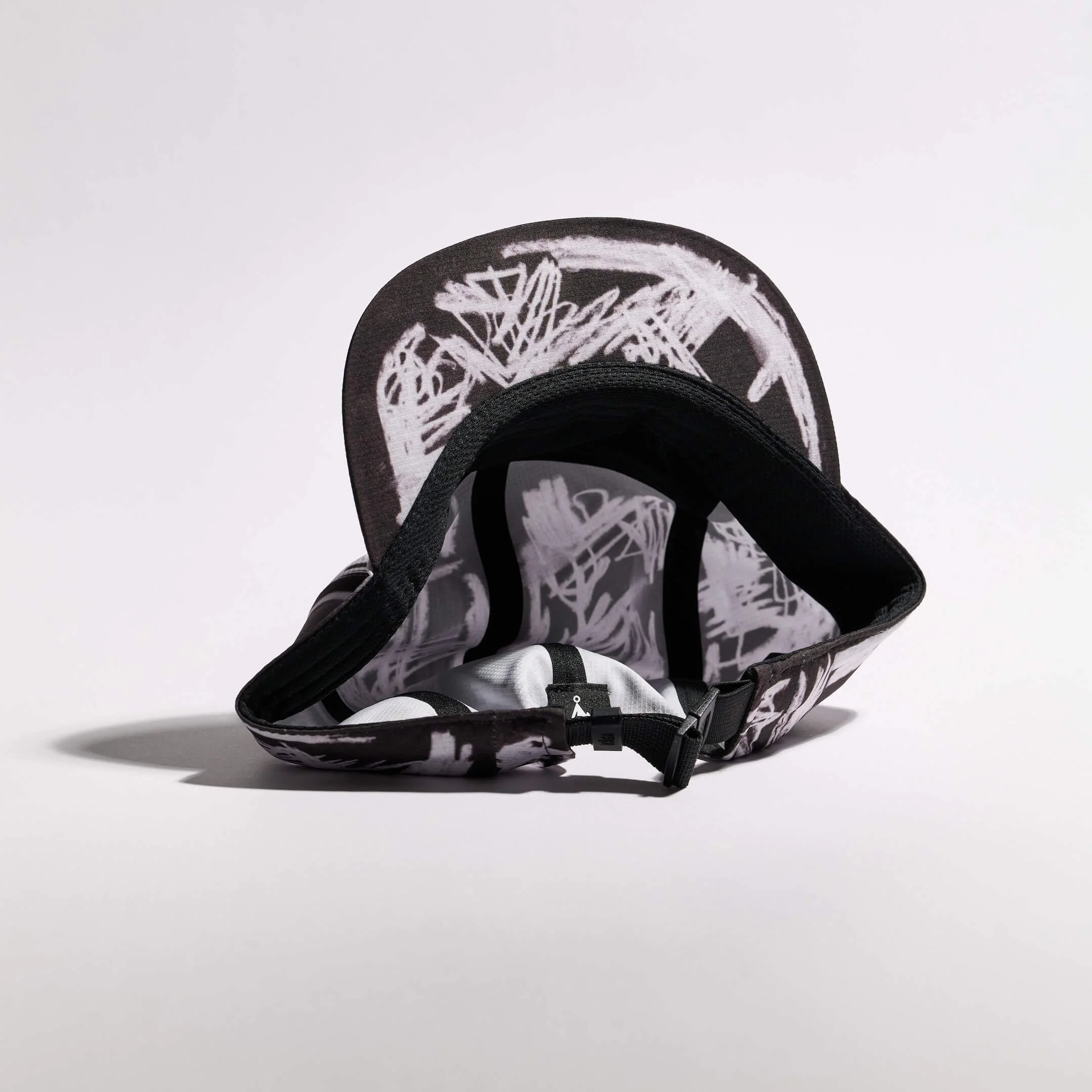 vaga-scribble-running-cap-black-white-underside.jpg