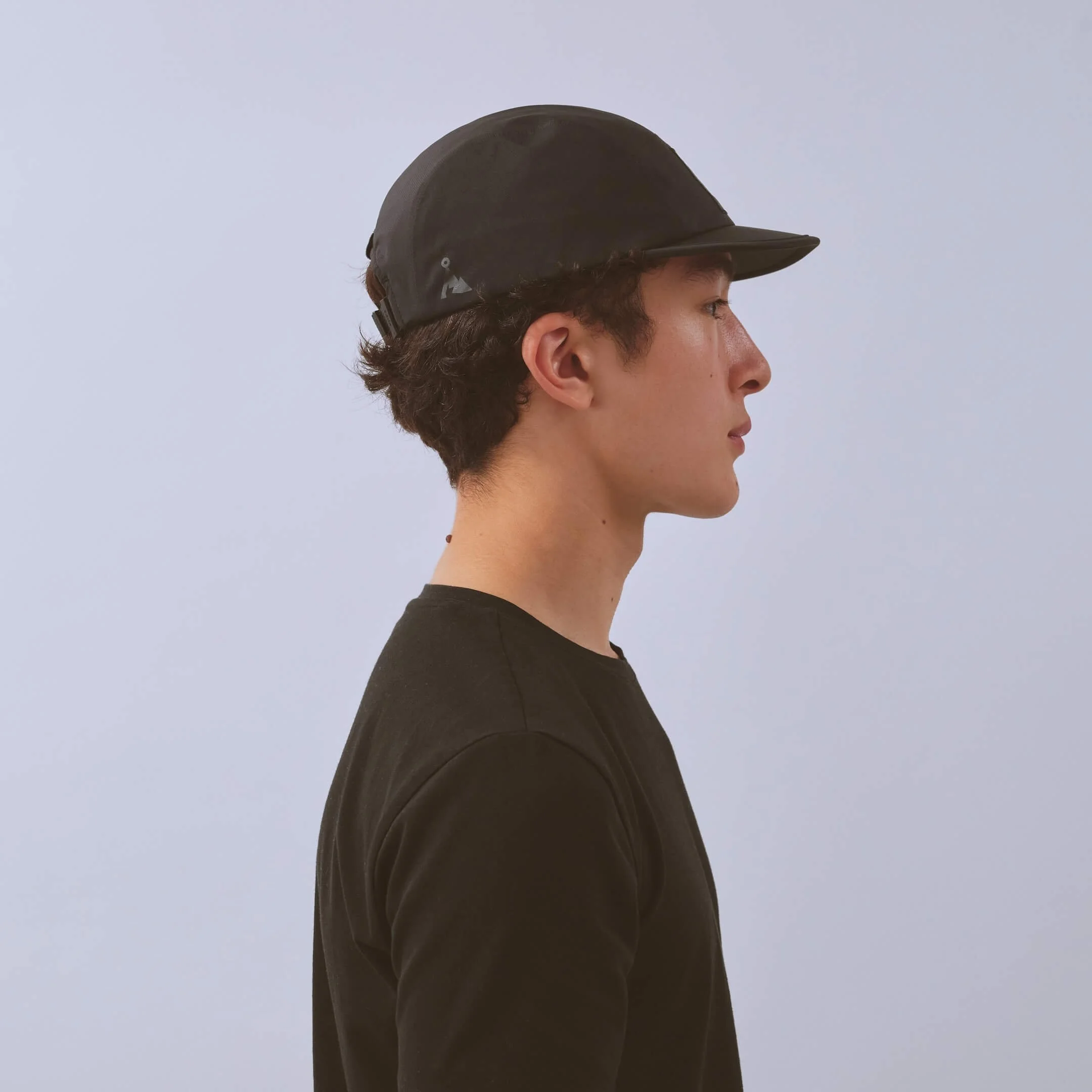 vaga-waterproof-fell-cap-running-cap-black-model-profile.jpg