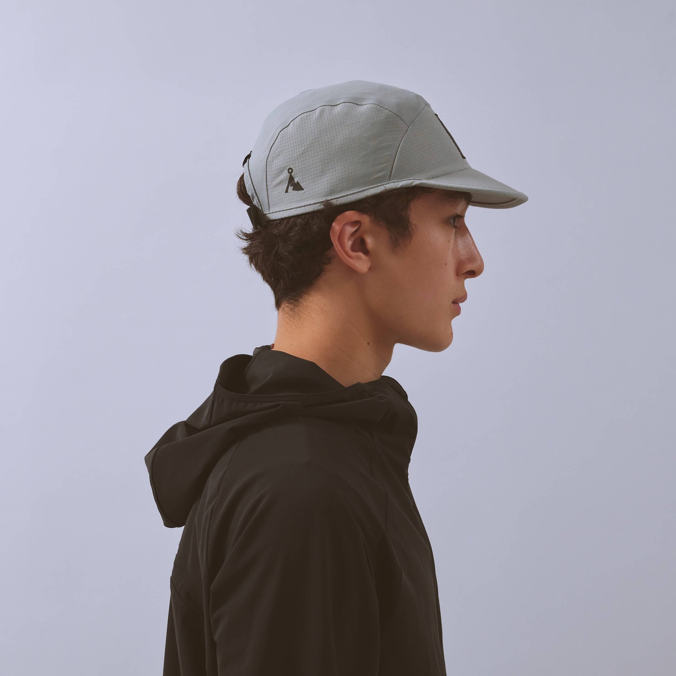vaga-transit-lite-cap-unstructured-running-cap-aluminiumgrey-model-profile.jpg