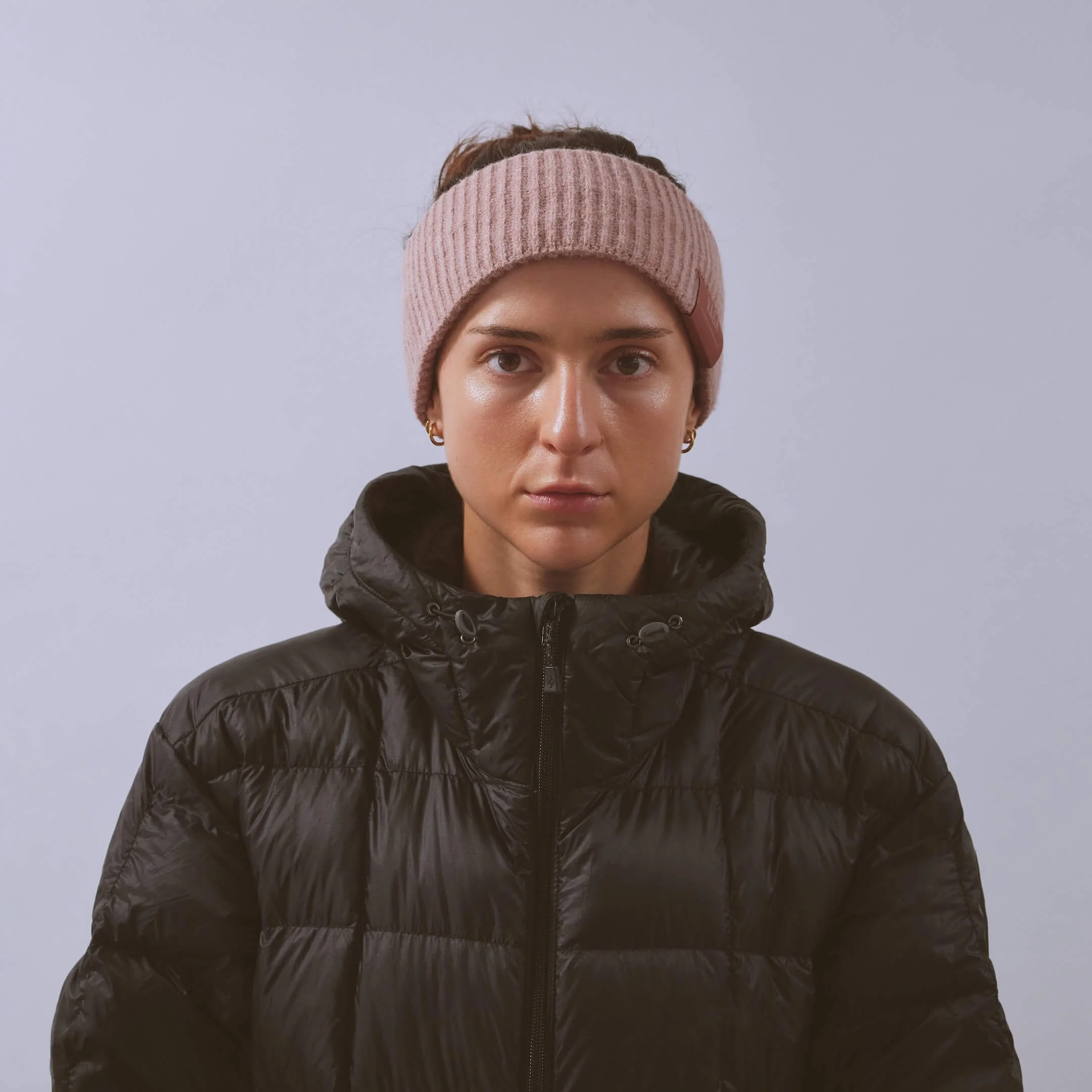 vaga-midweight-running-headband-duskyrose-model-front.jpg