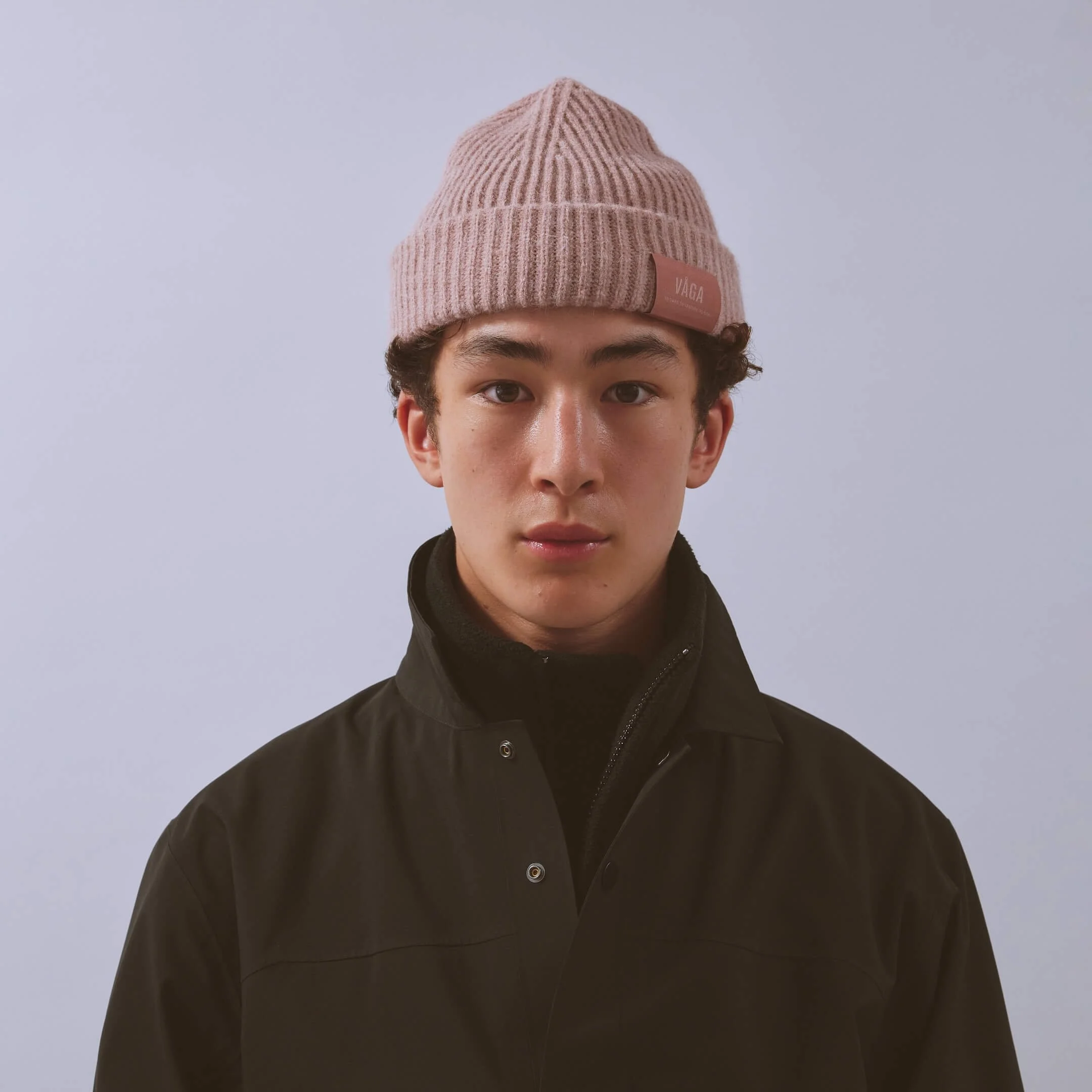 vaga-midweight-running-beanie-duskyrose-model-front.jpg