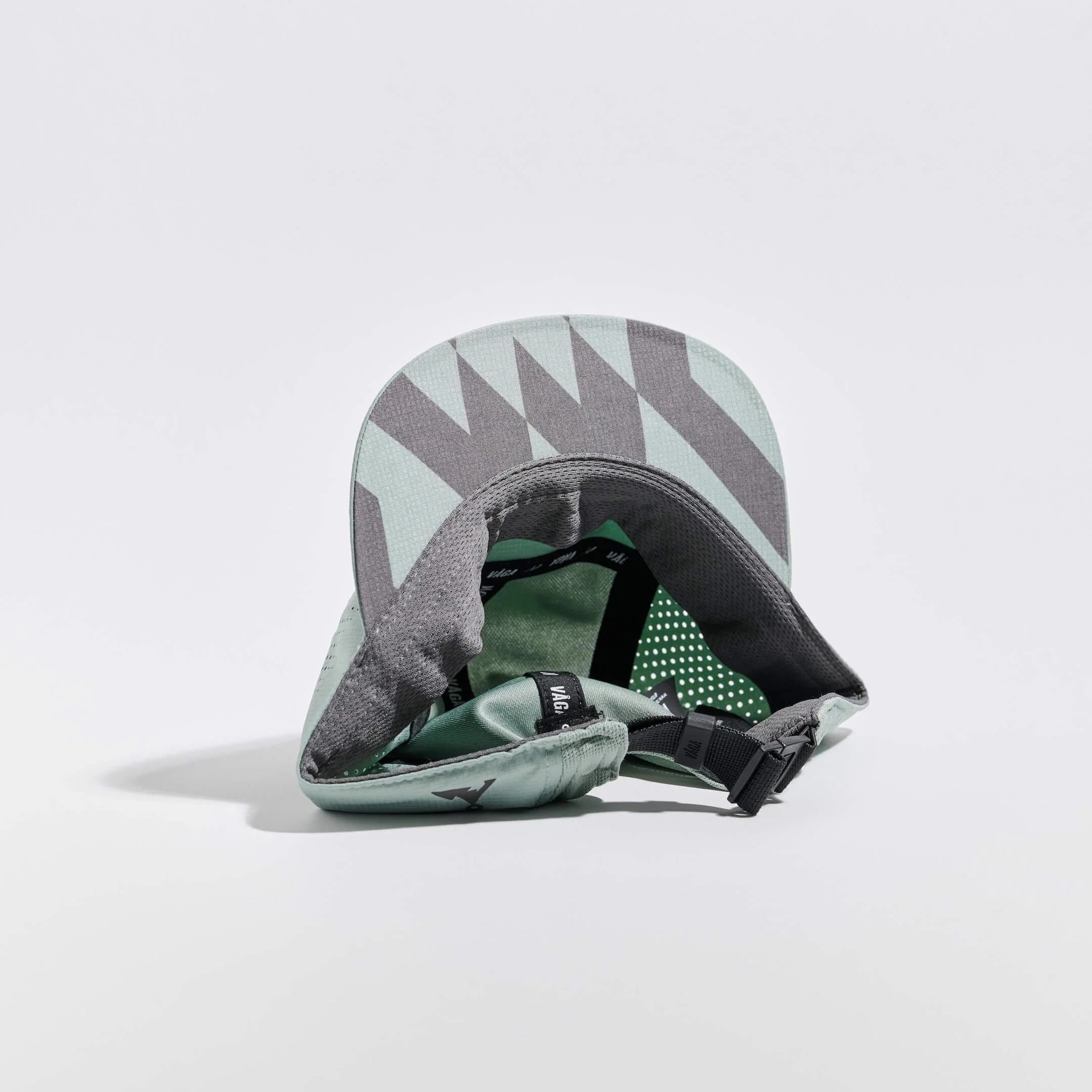 vaga-feather-racing-cap-sagegreen-underneath.jpg