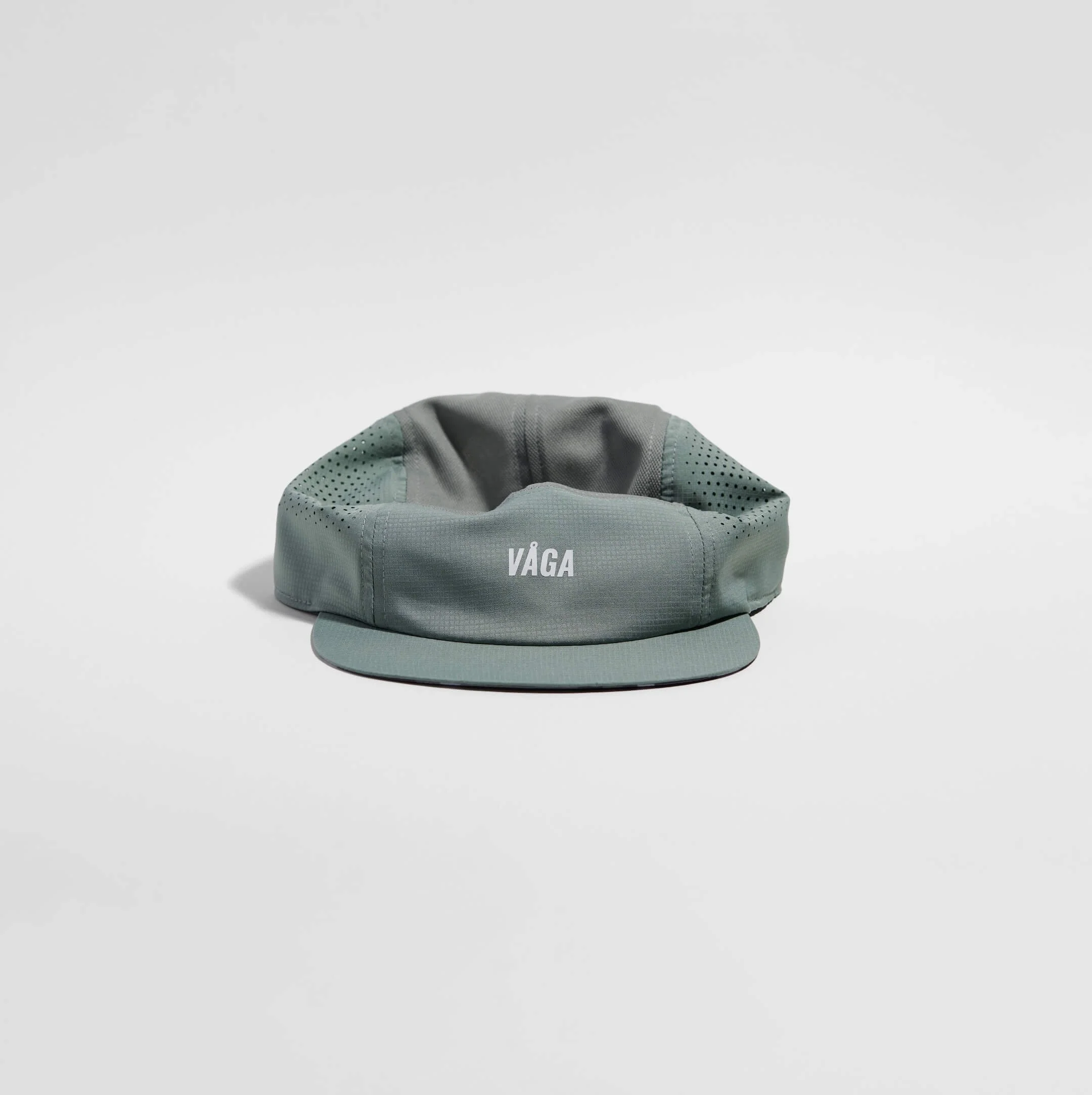vaga-feather-racing-cap-running-cap-sage-green-front.jpg