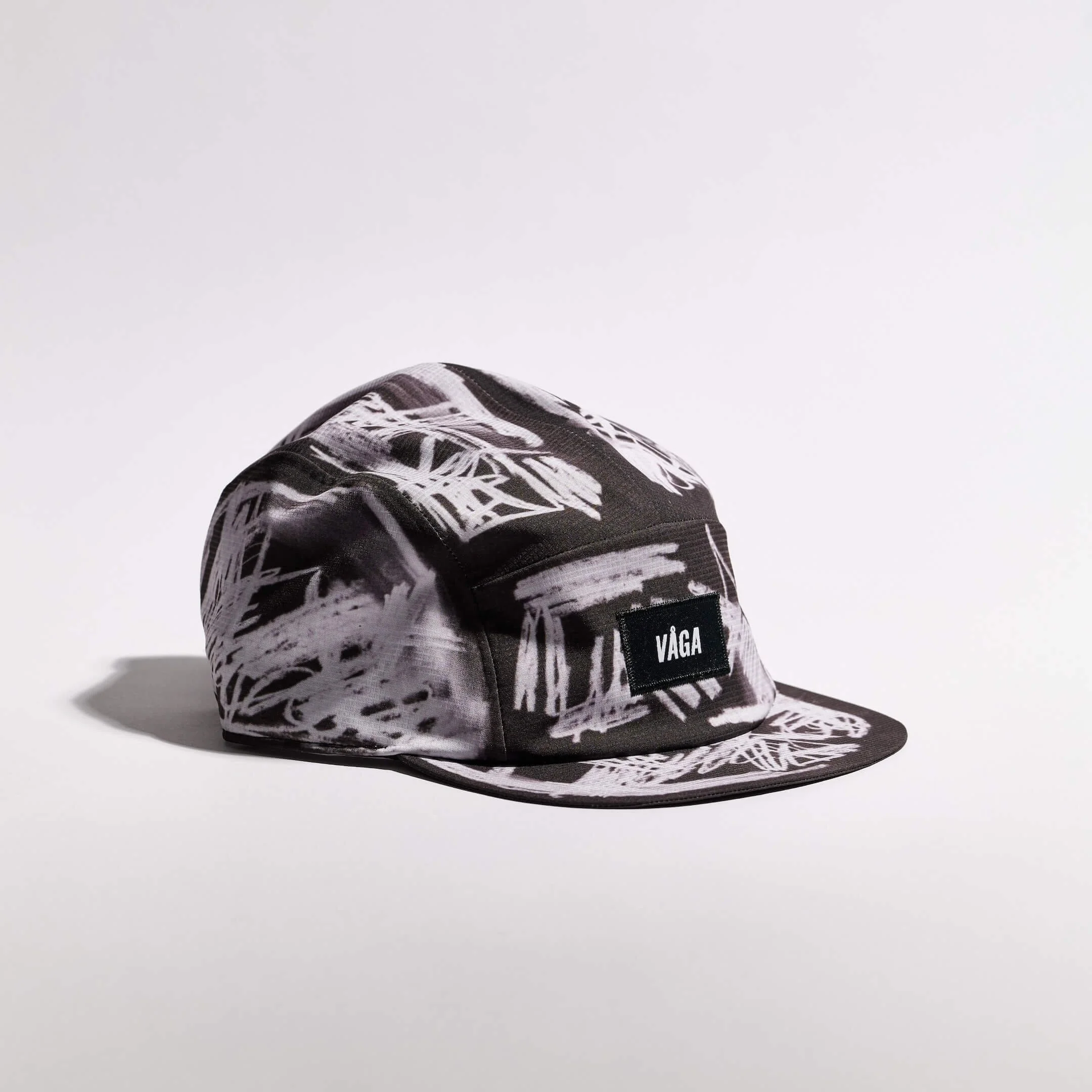 vaga-scribble-running-cap-black-white-angle.jpg