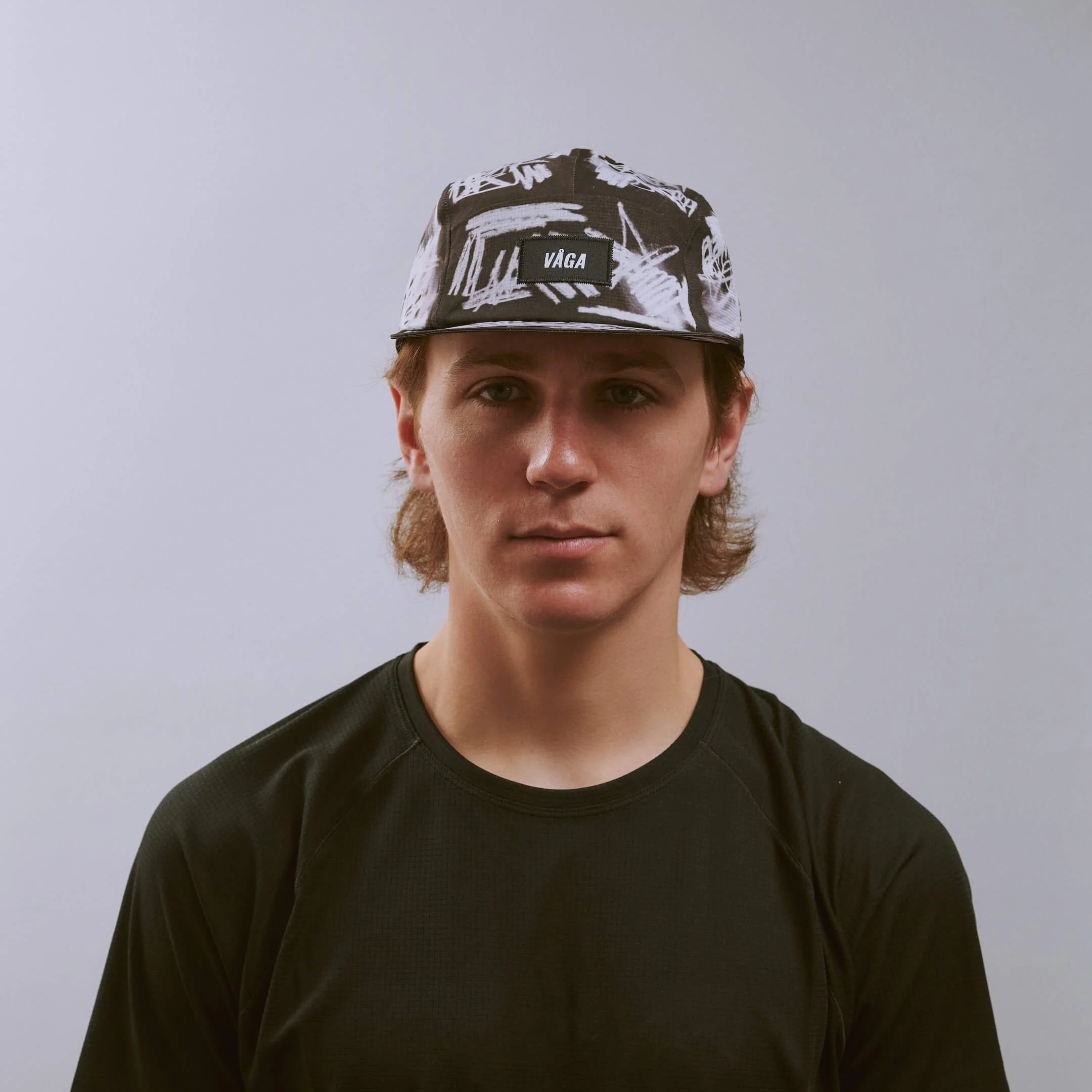 vaga-scribble-running-cap-black-white-e-model-front.jpg